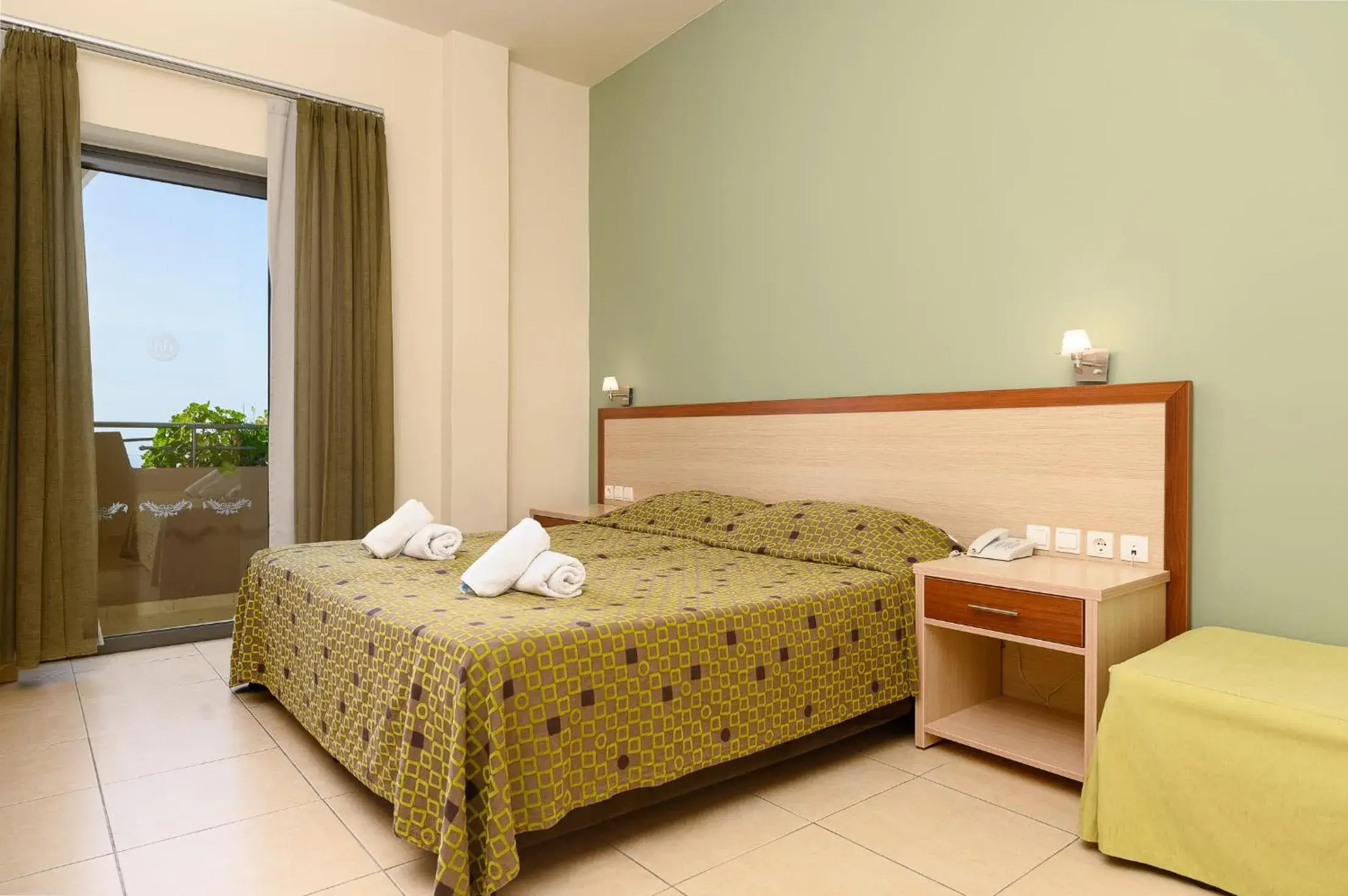 Superior Double or Twin Room with Sea View in Alianthos Beach Hotel Superior Double or Twin Room with Sea View in Alianthos Beach Hotel