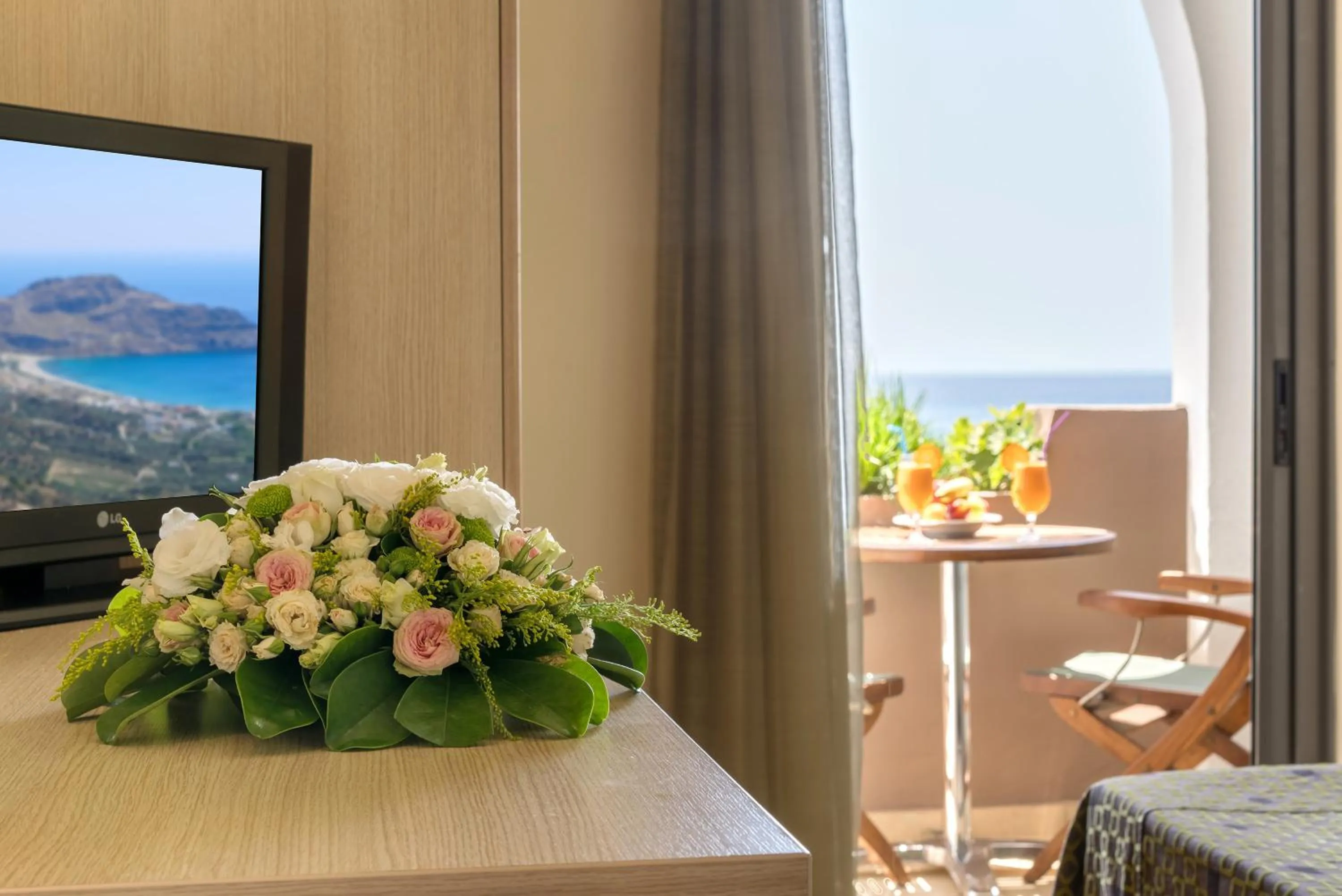 TV and multimedia in Alianthos Beach Hotel