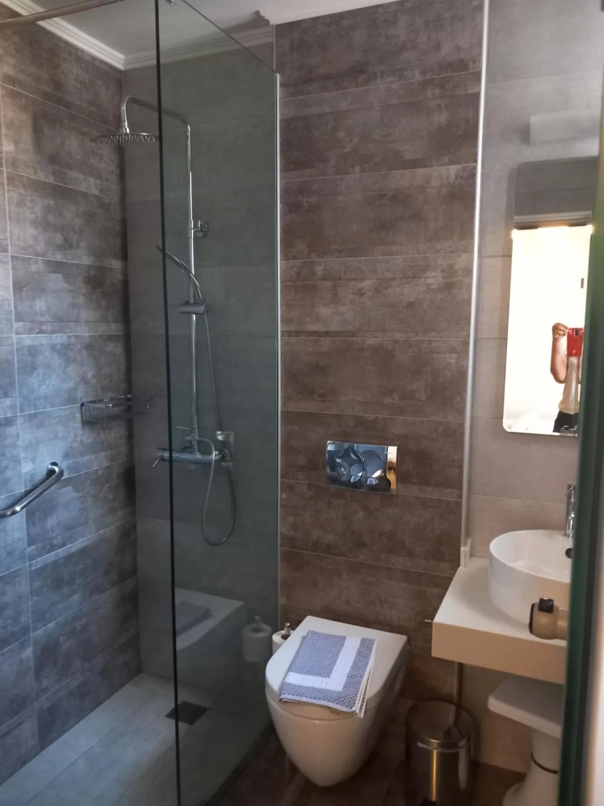 Shower in Alianthos Beach Hotel