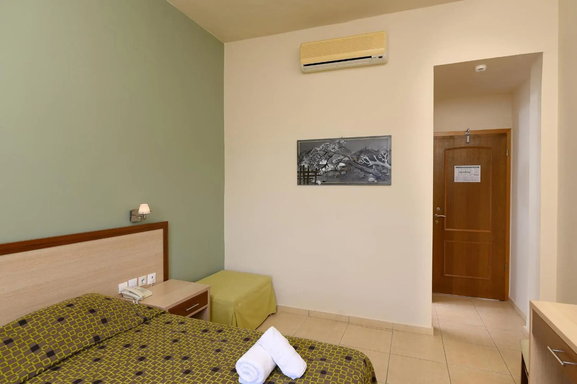 Bed in Alianthos Beach Hotel Bed in Alianthos Beach Hotel