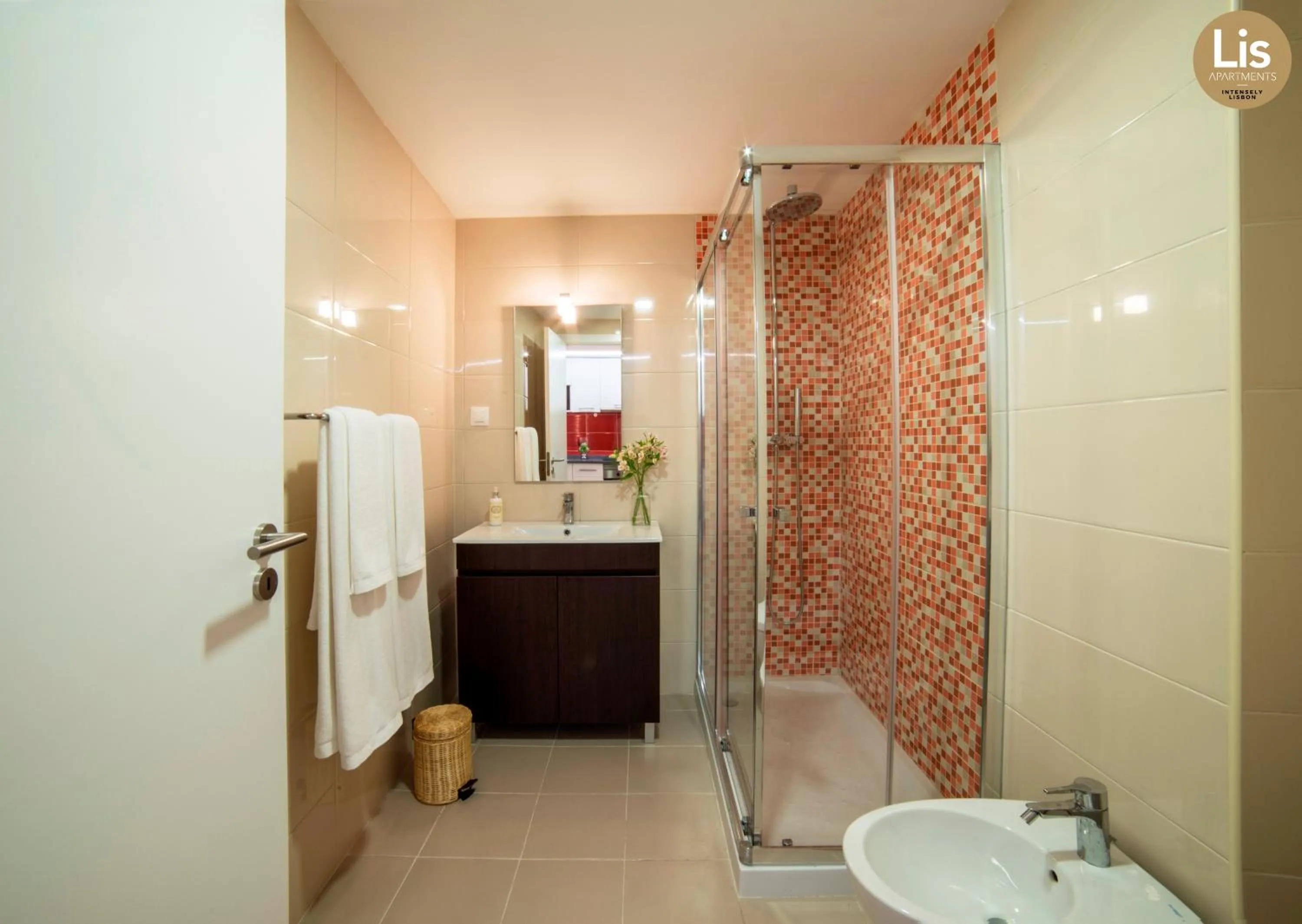 Shower in Lis Apartments