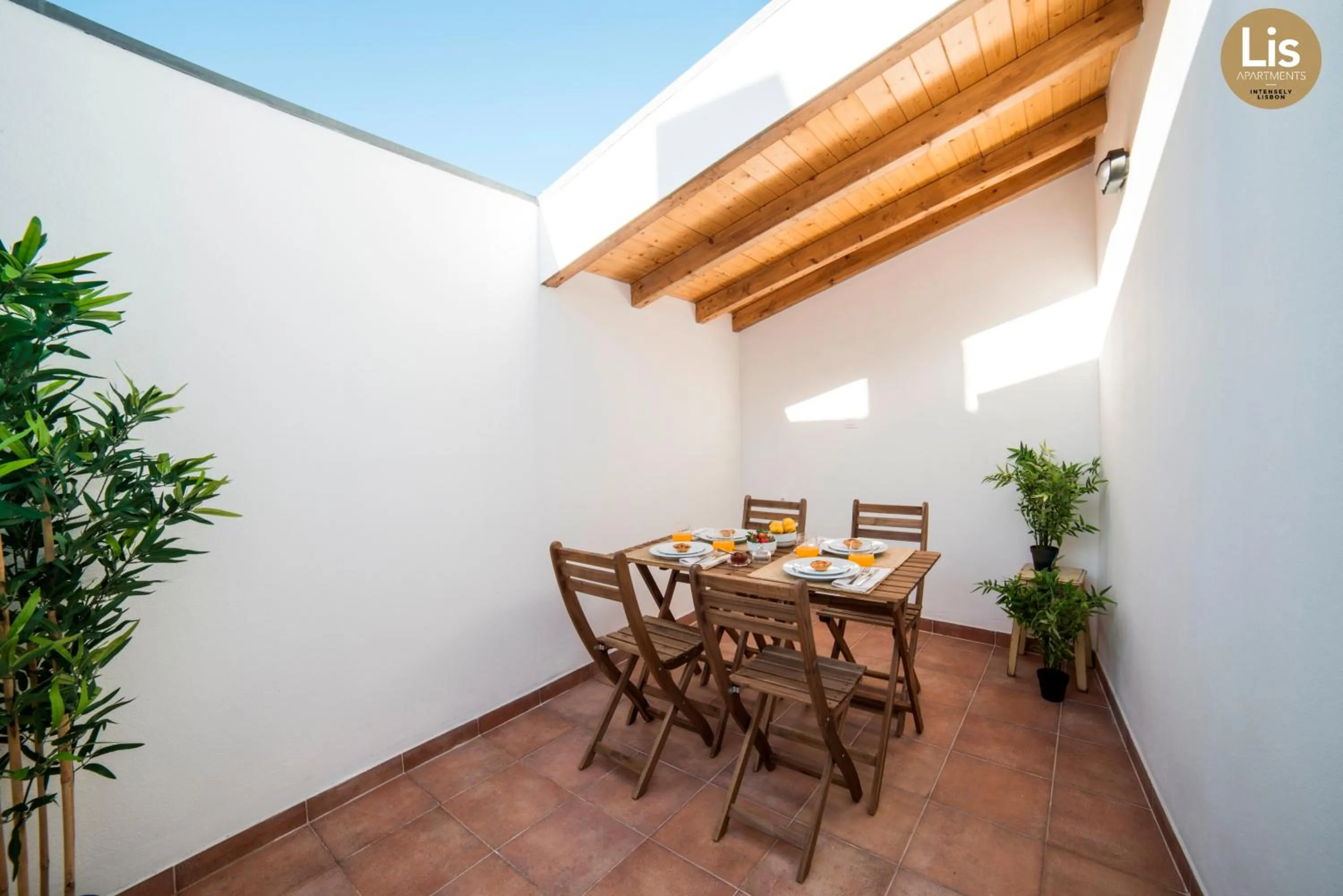 Coffee/tea facilities in Lis Apartments