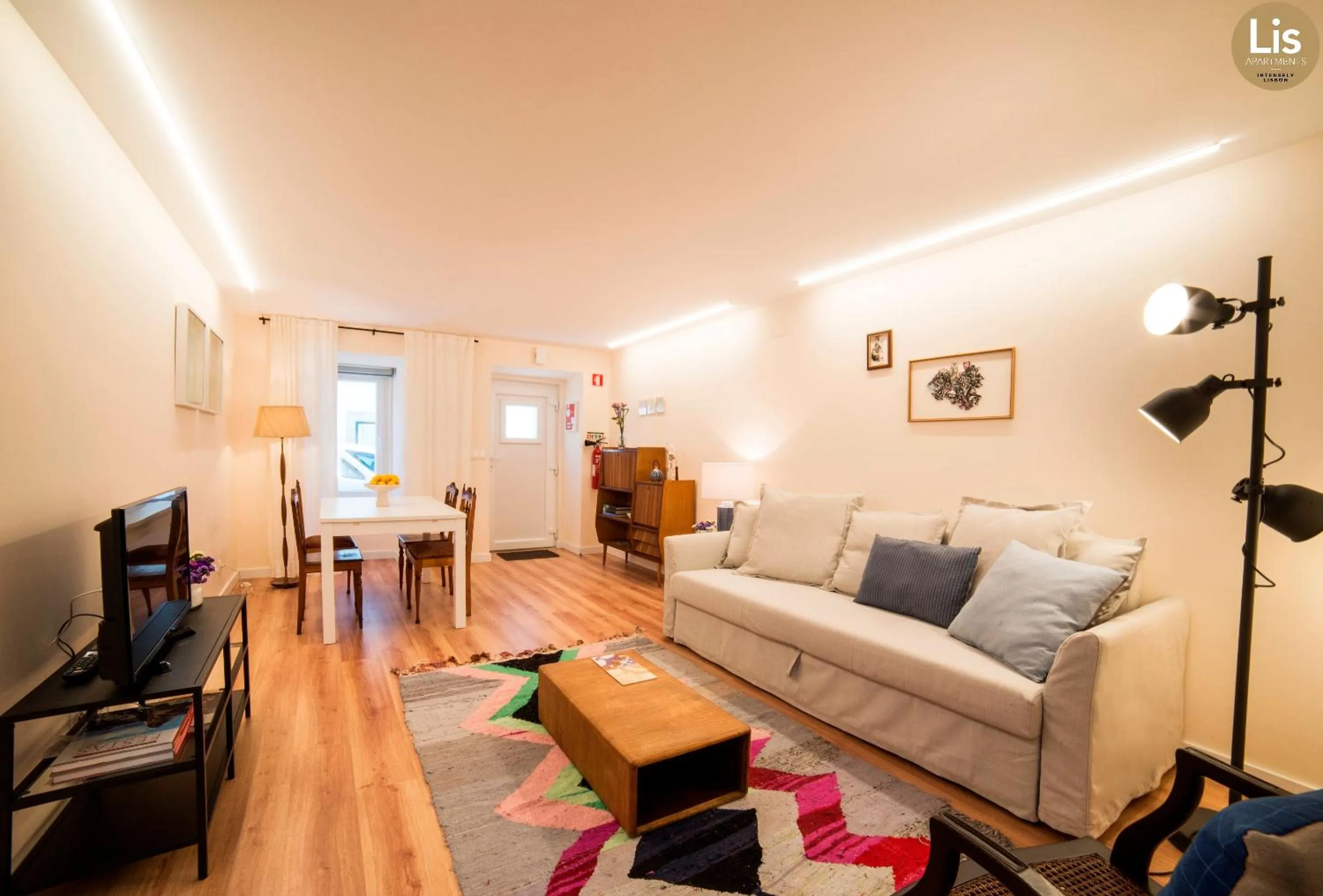 Day in Lis Apartments