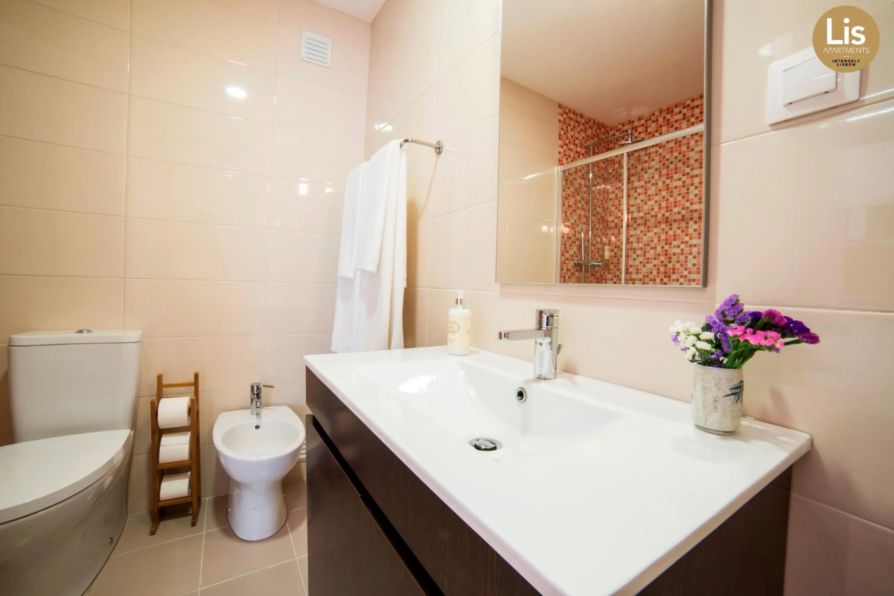 Toilet in Lis Apartments