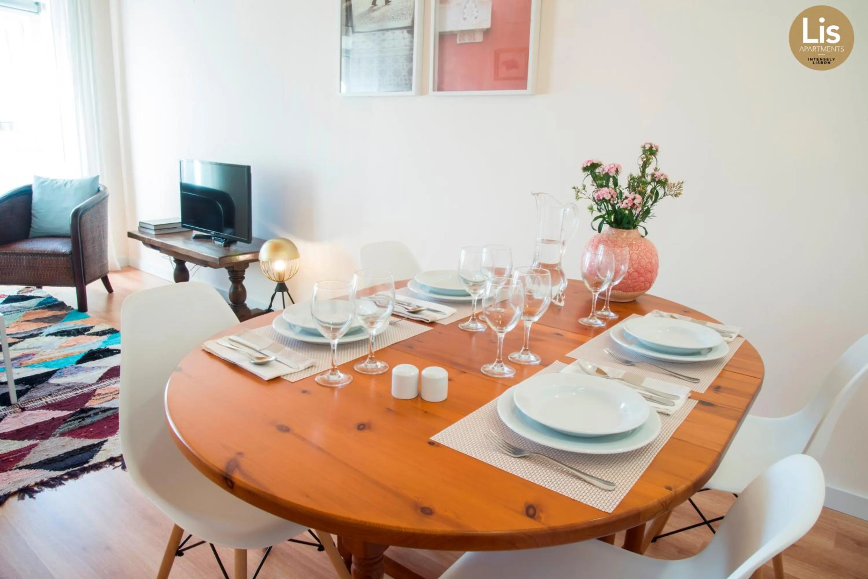 Day in Lis Apartments