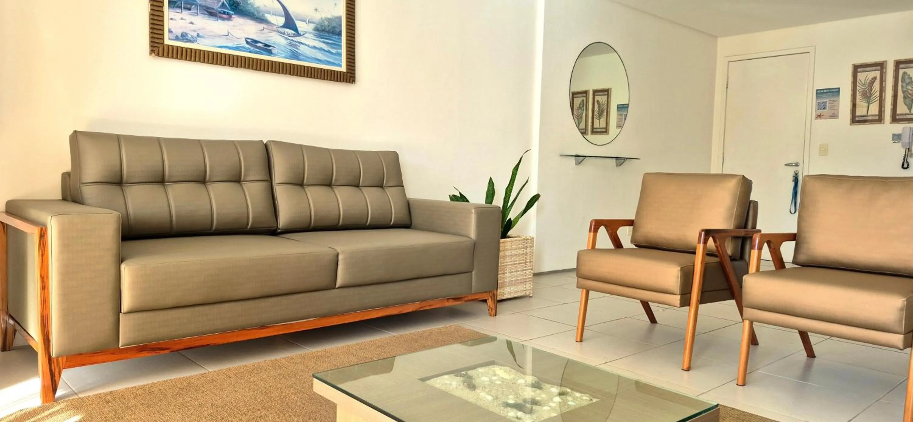 Living room in Atlantic Palace Family inn