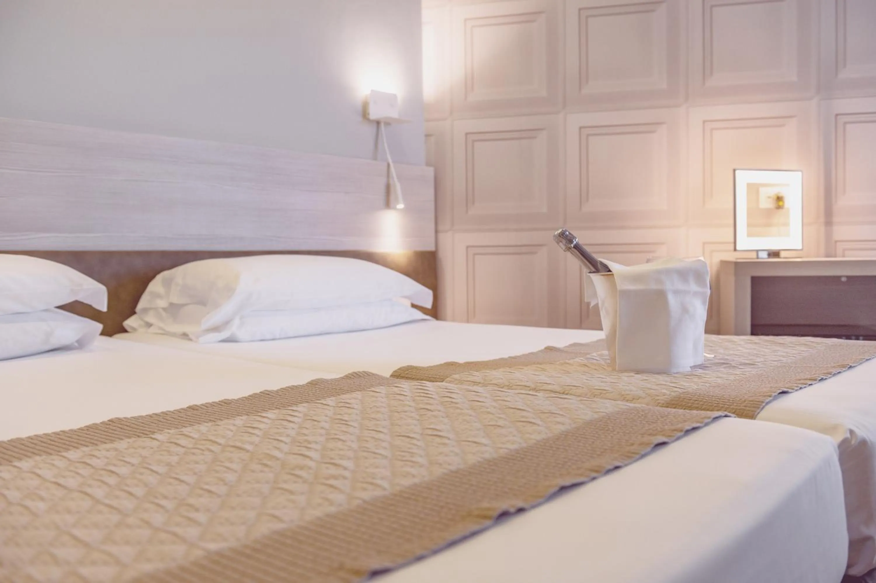 Bedroom, Bed in Hotel Cesare Augustus