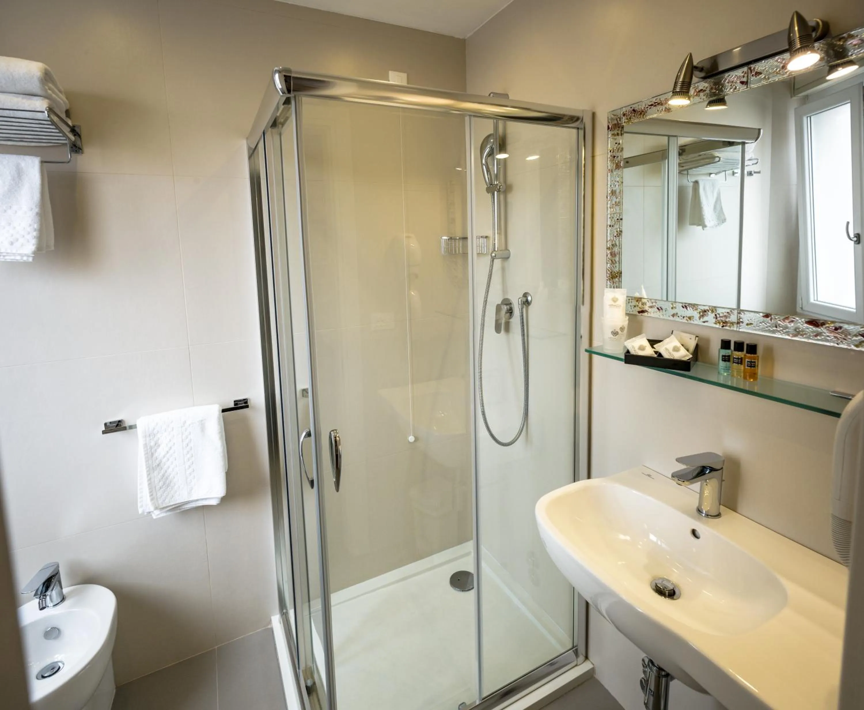 Bathroom in Hotel Cesare Augustus