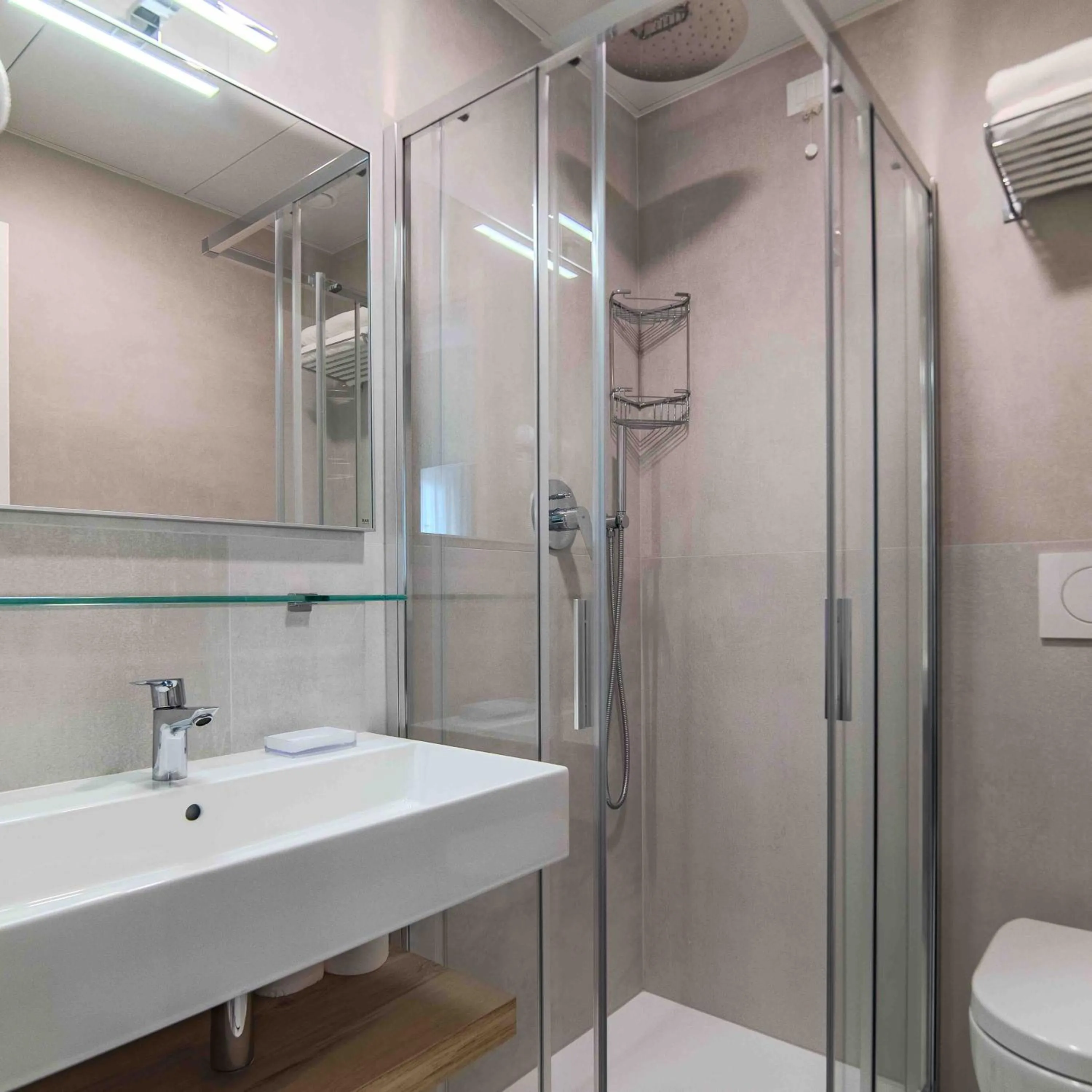 Shower in Hotel Cesare Augustus