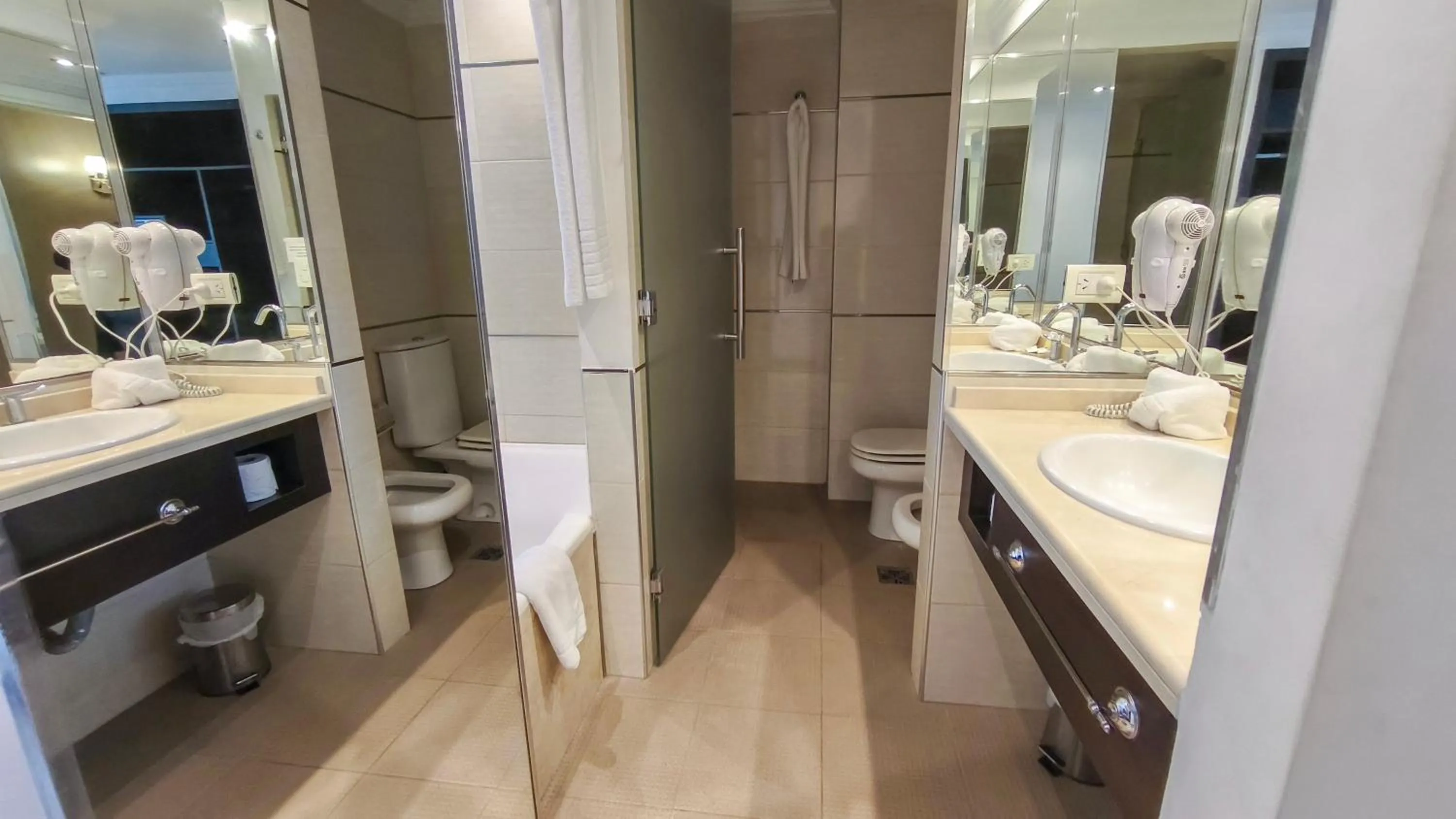 Shower in Argentino Hotel