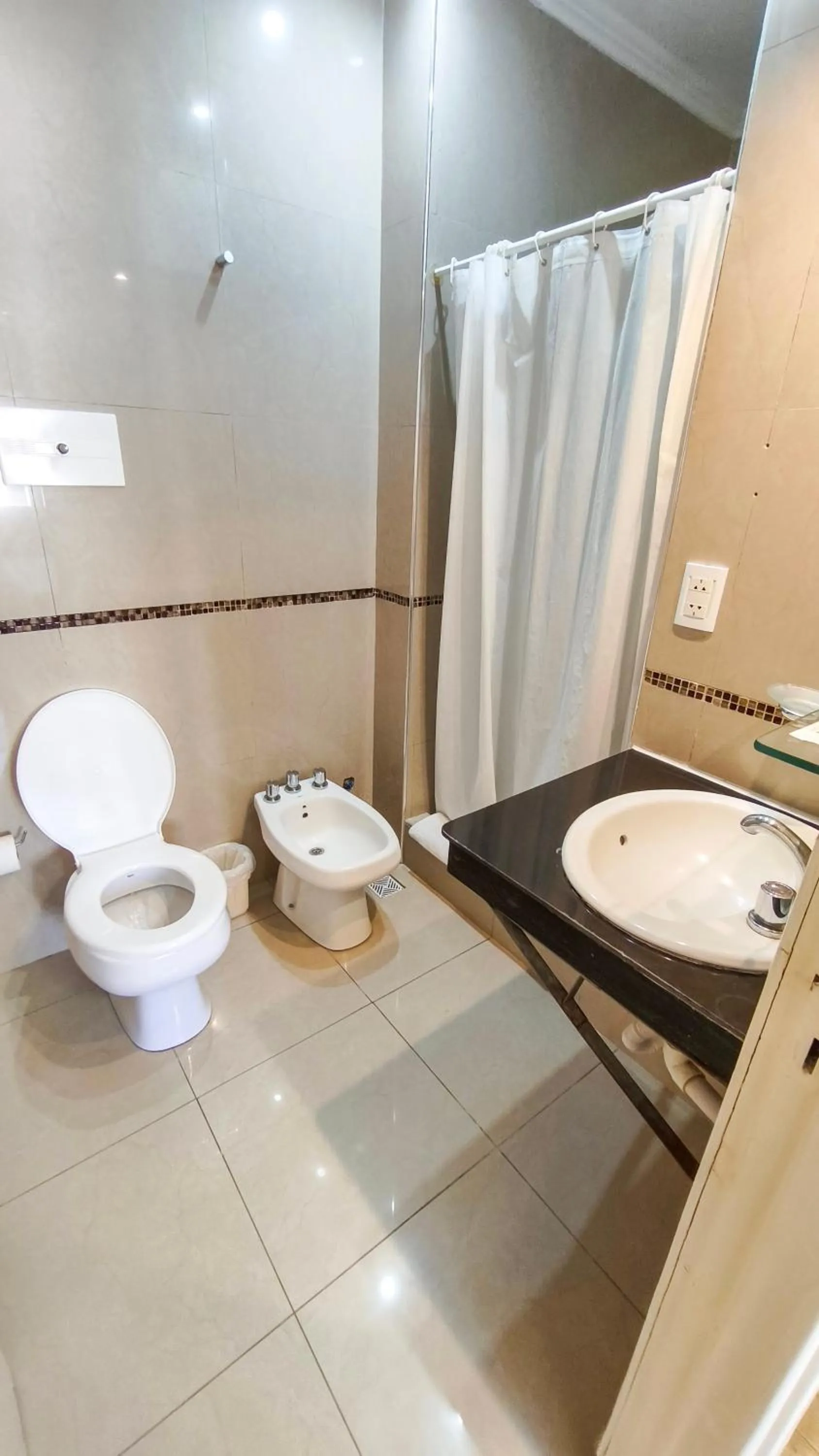 Shower in Argentino Hotel