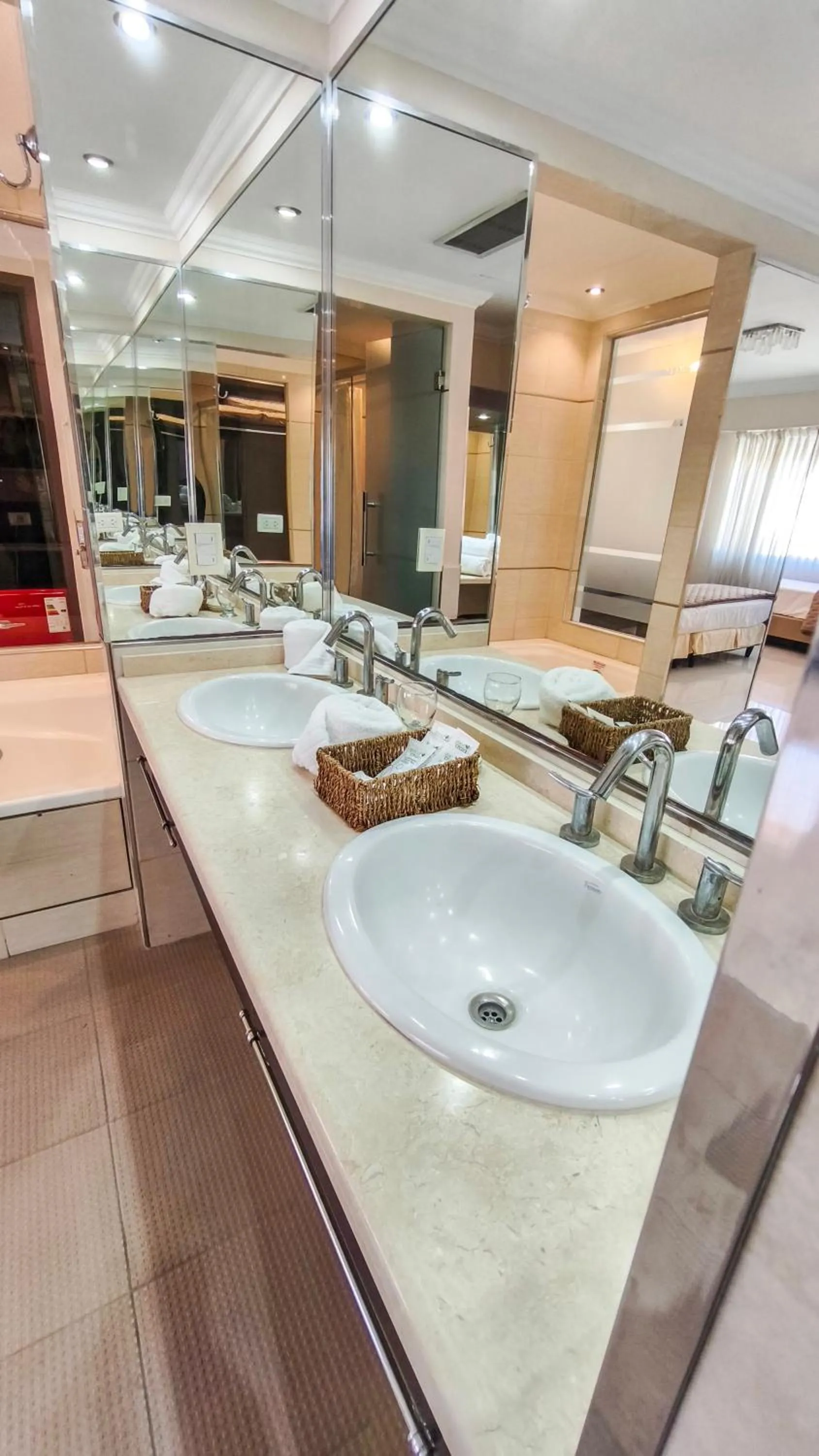 Bathroom in Argentino Hotel