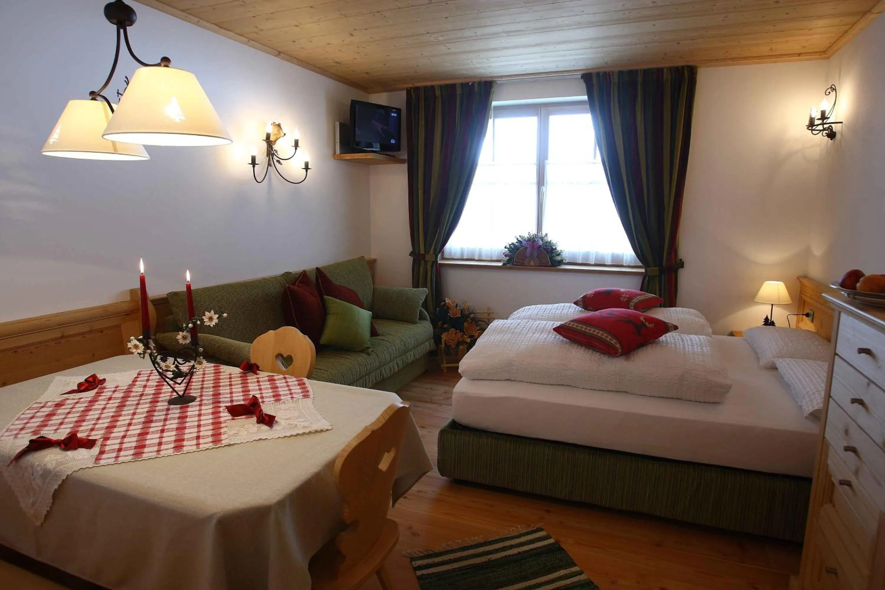 Decorative detail, Bed in Apartments Sol E Nef