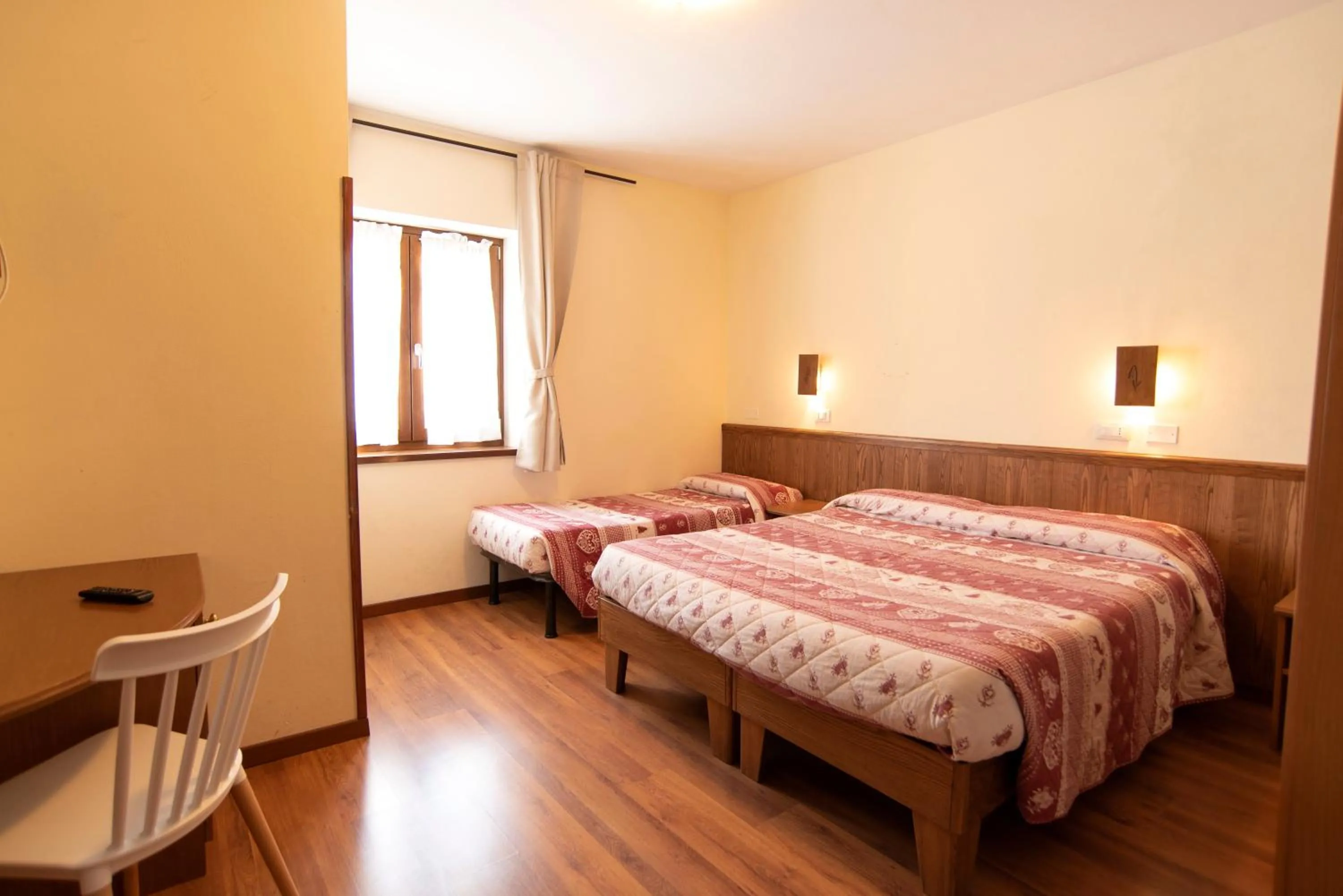 Bed in Albergo Bucaneve