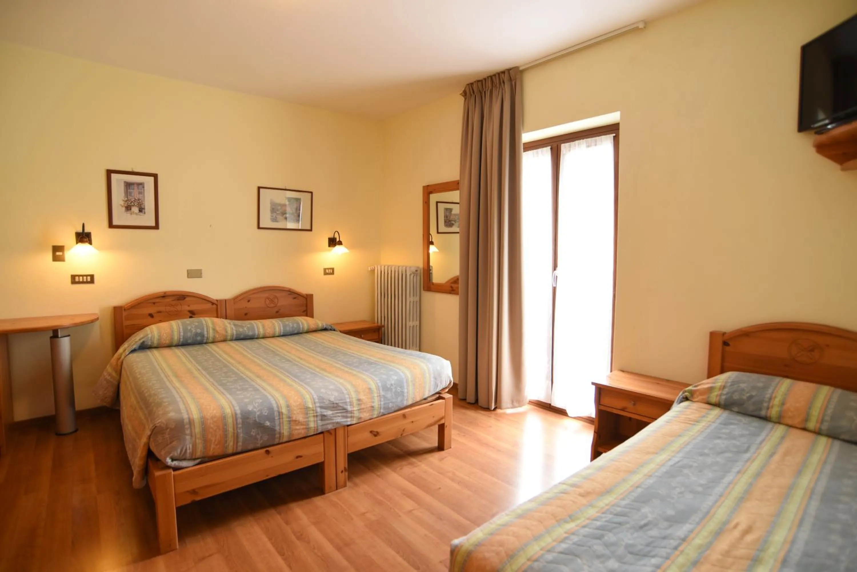 Bed in Albergo Bucaneve