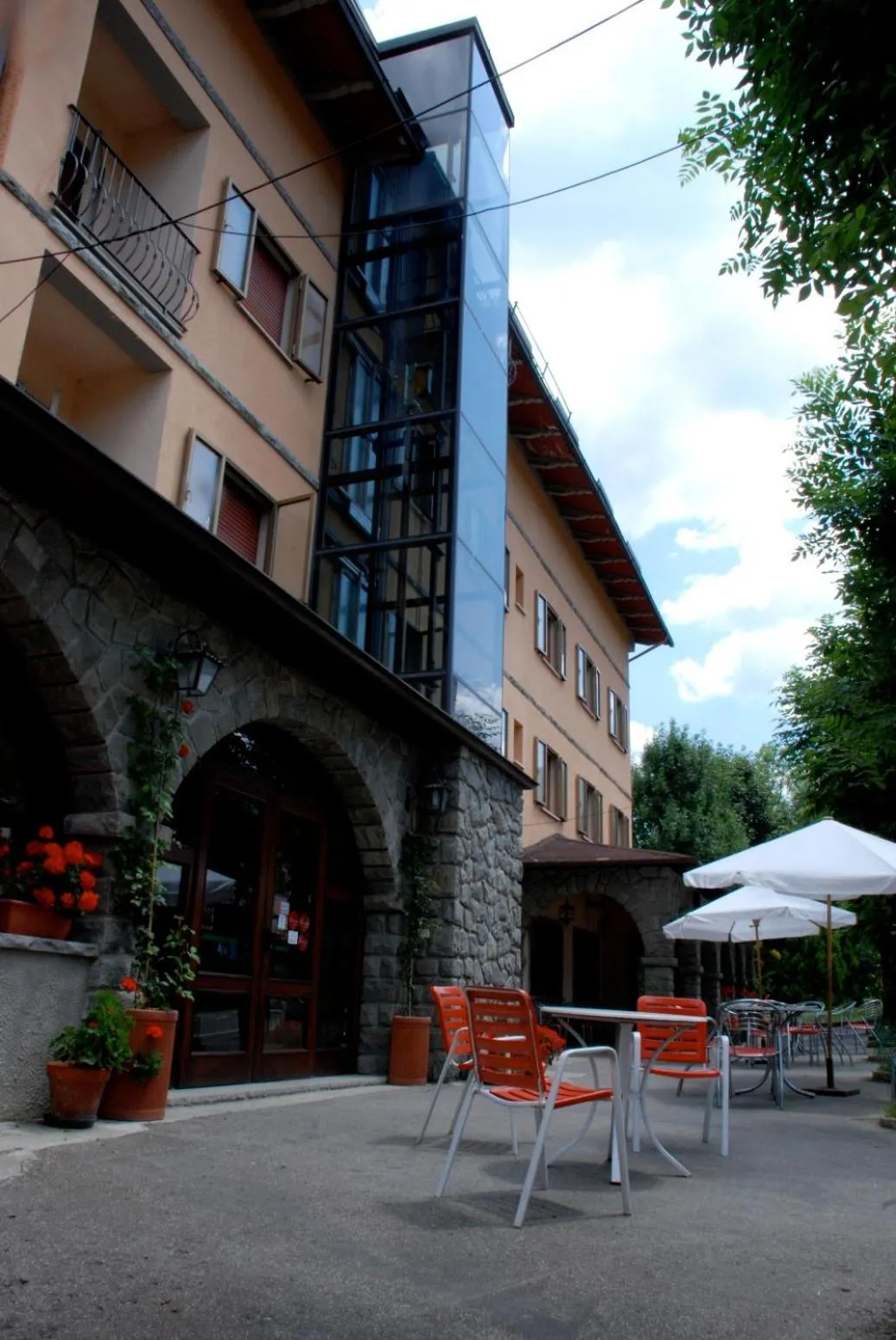 Facade/entrance in Albergo Bucaneve