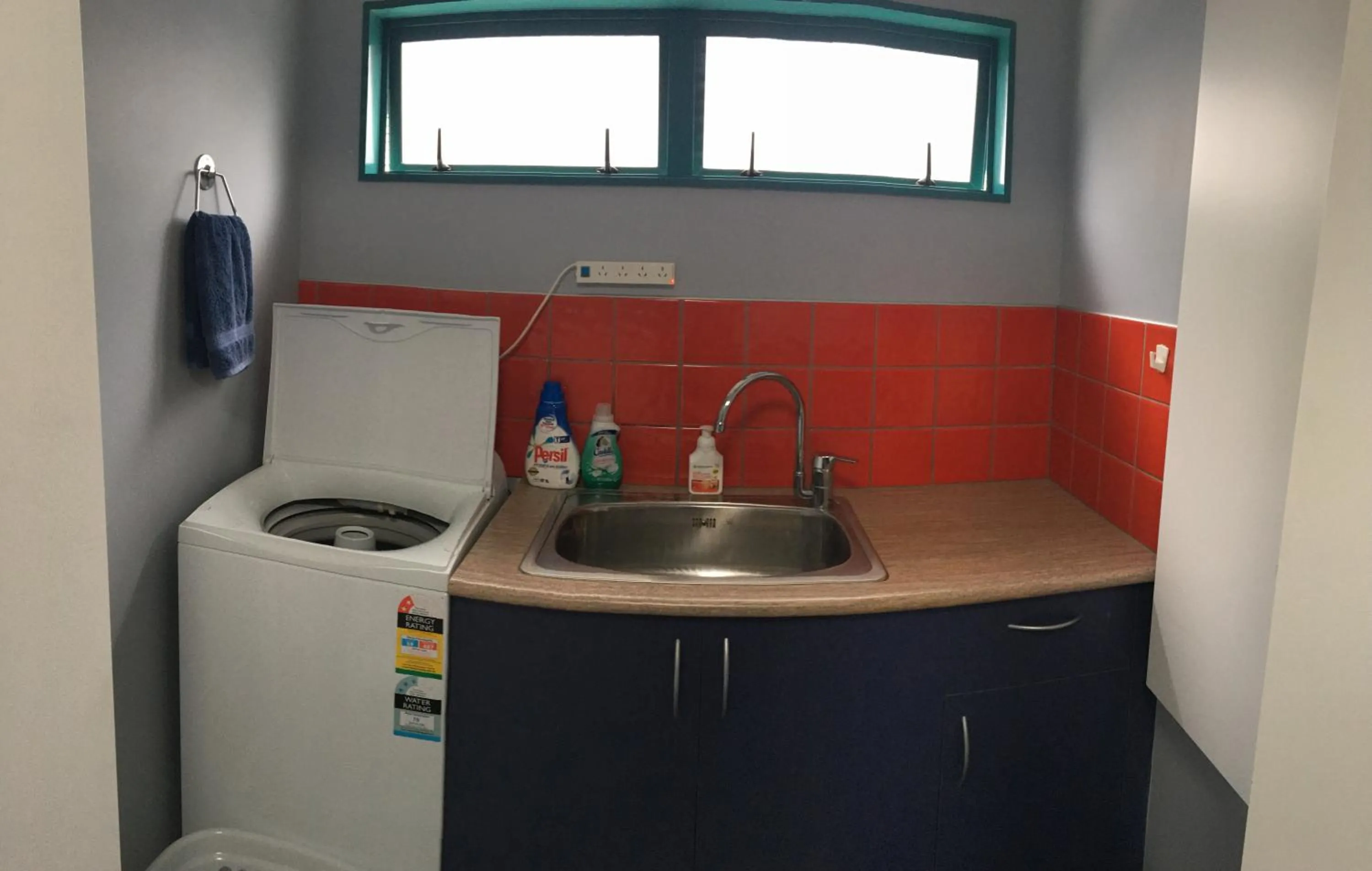 laundry in Harbour Lane Apartment