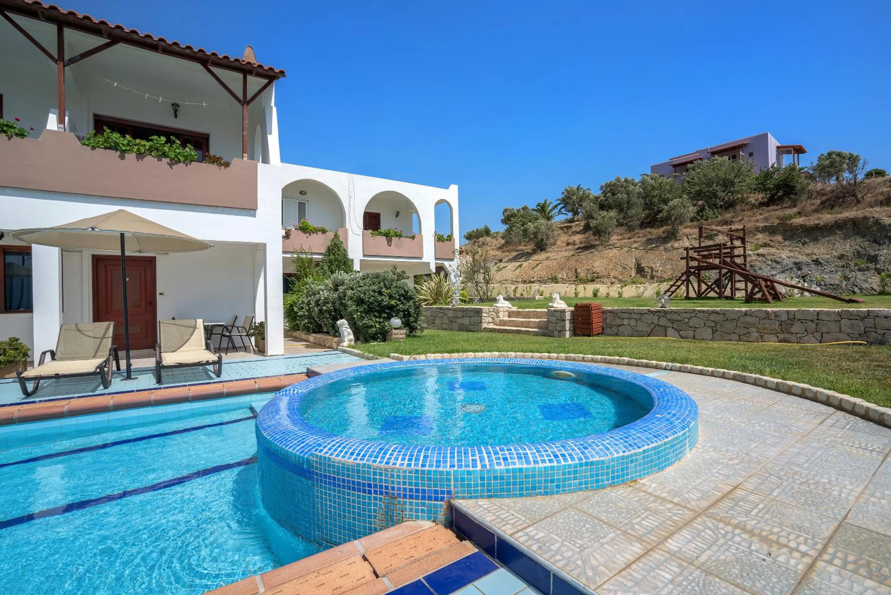 Swimming pool in Anthos Apartments