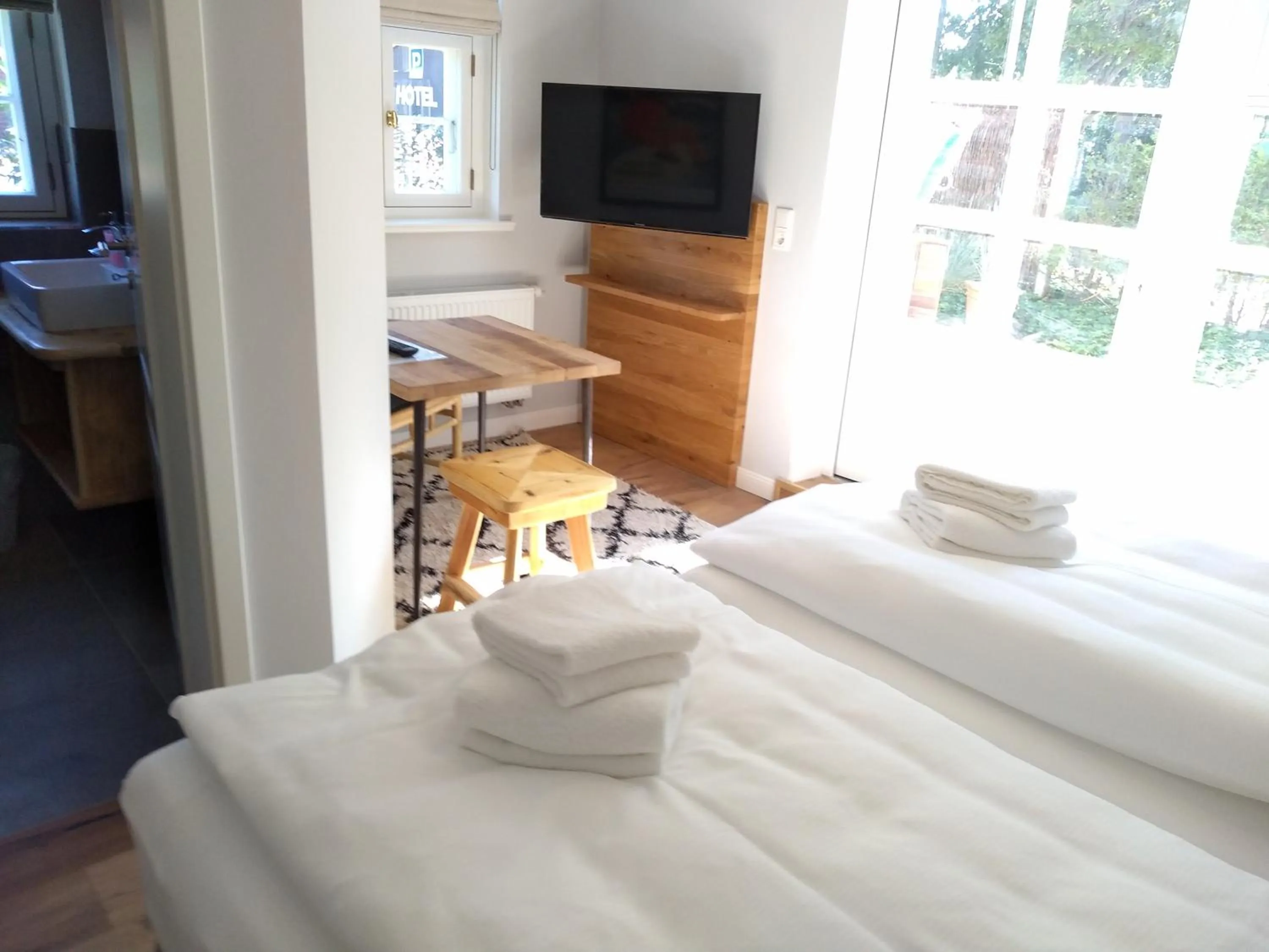 Photo of the whole room, Bed in Tetens Gasthof