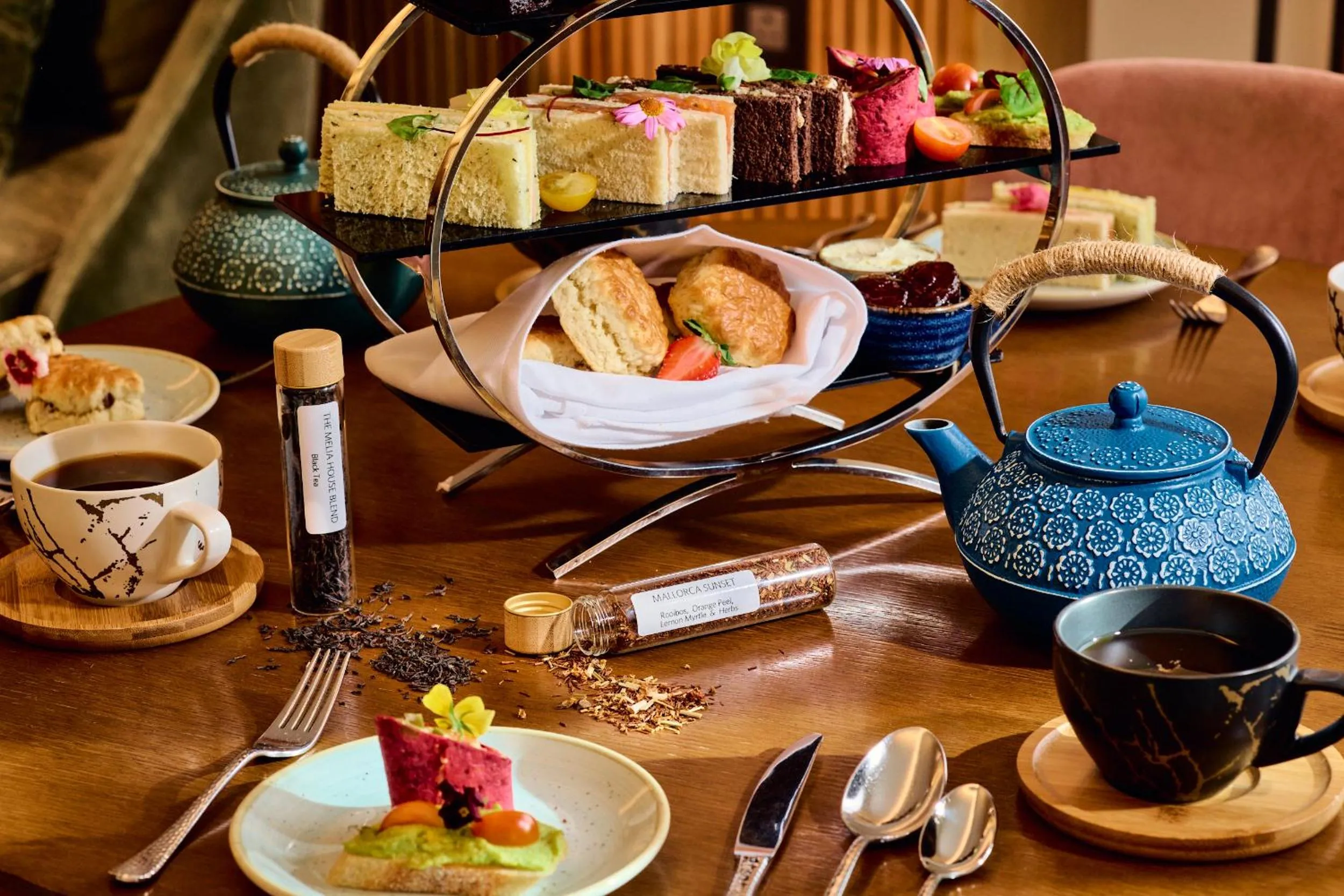 Restaurant/places to eat in Melia White House Hotel