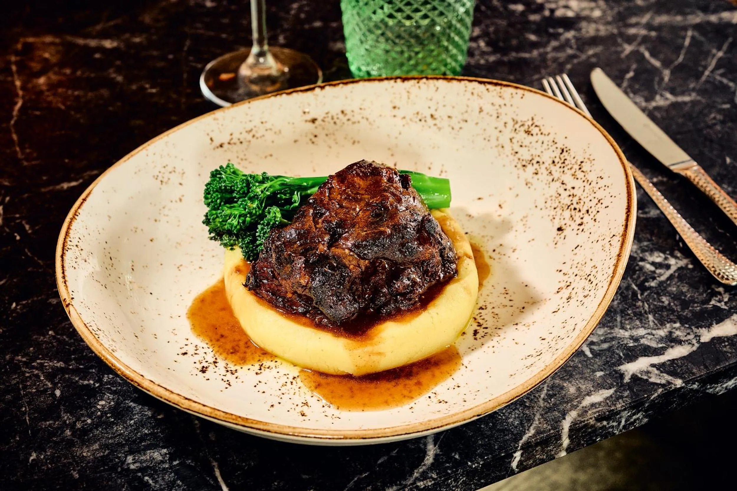 Restaurant/places to eat in Melia White House Hotel