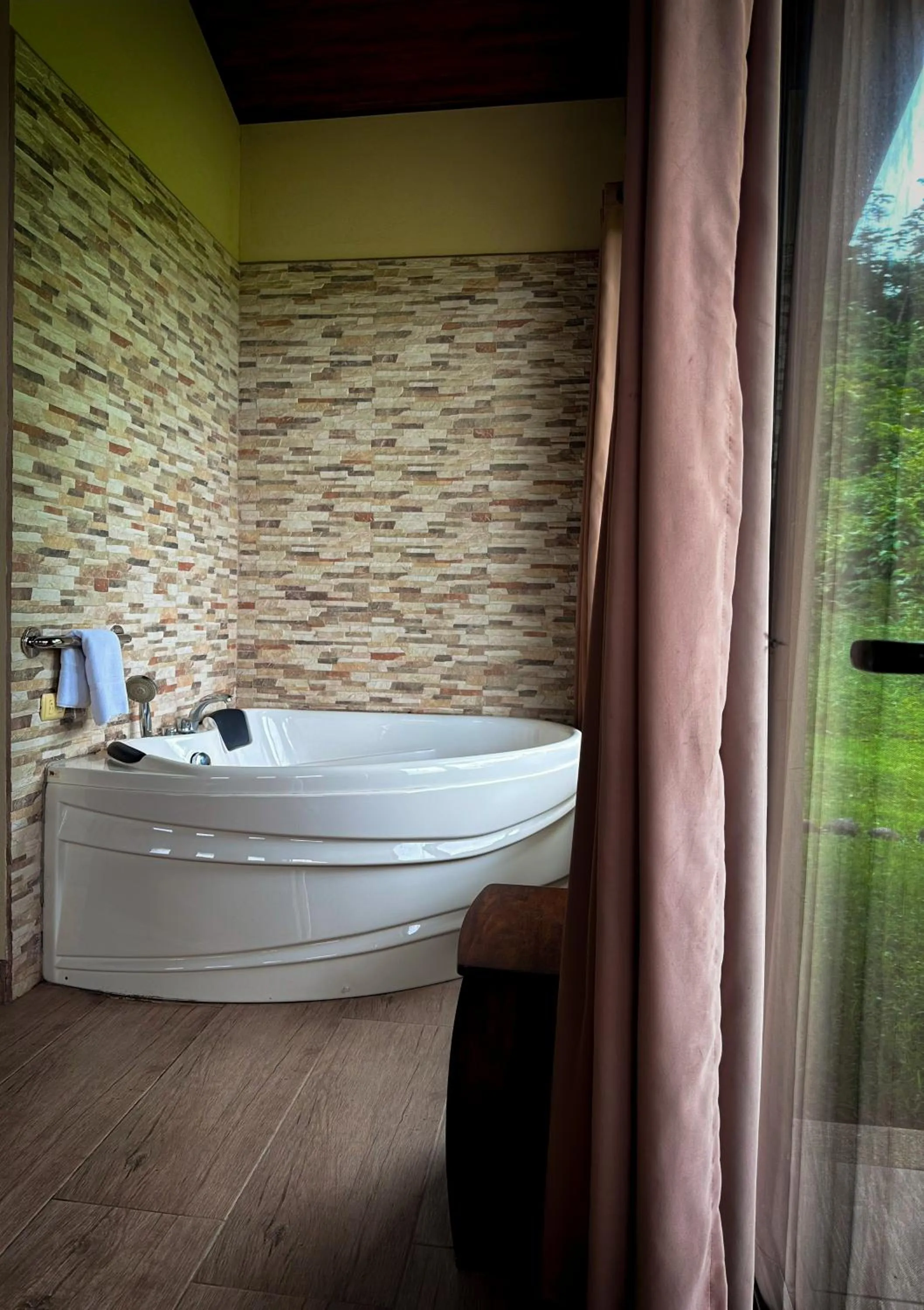 Hot Spring Bath in Arenal Roca Suites