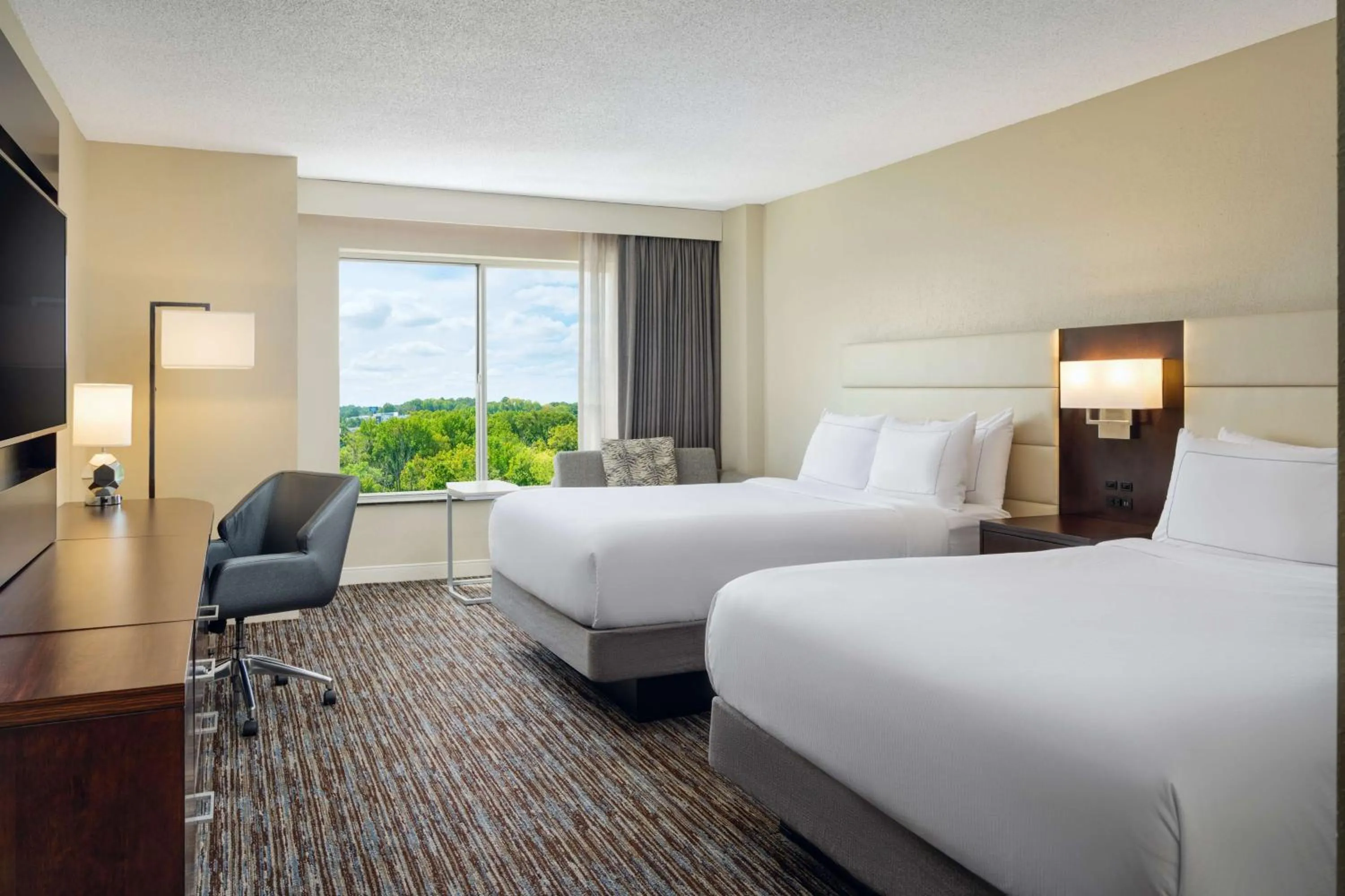 Bed in DoubleTree by Hilton Greensboro