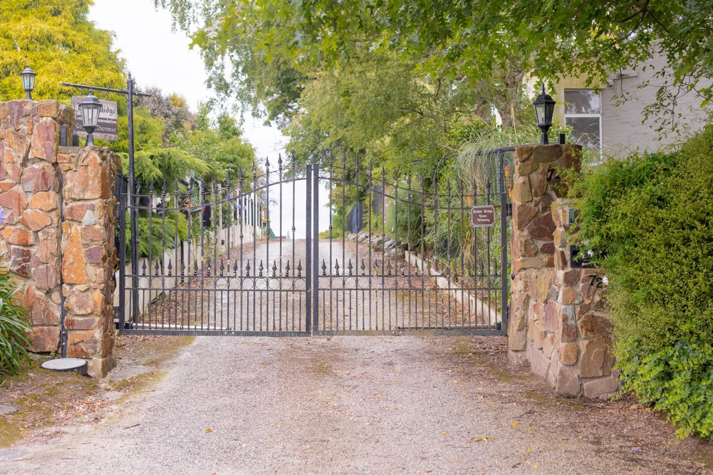 Property building in A Cottage with a View at Tudor Ridge