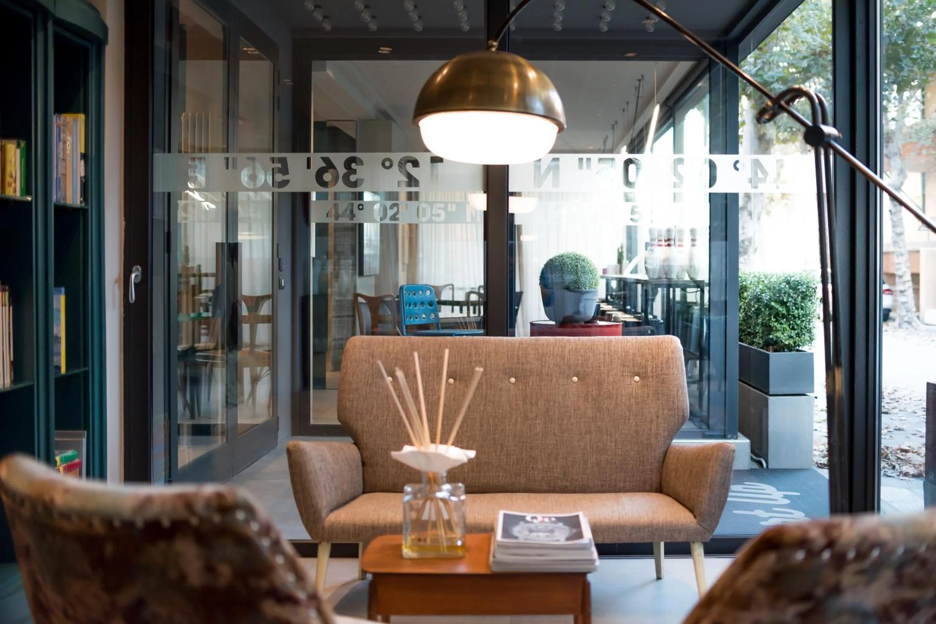 Communal lounge/ TV room in Up Hotel