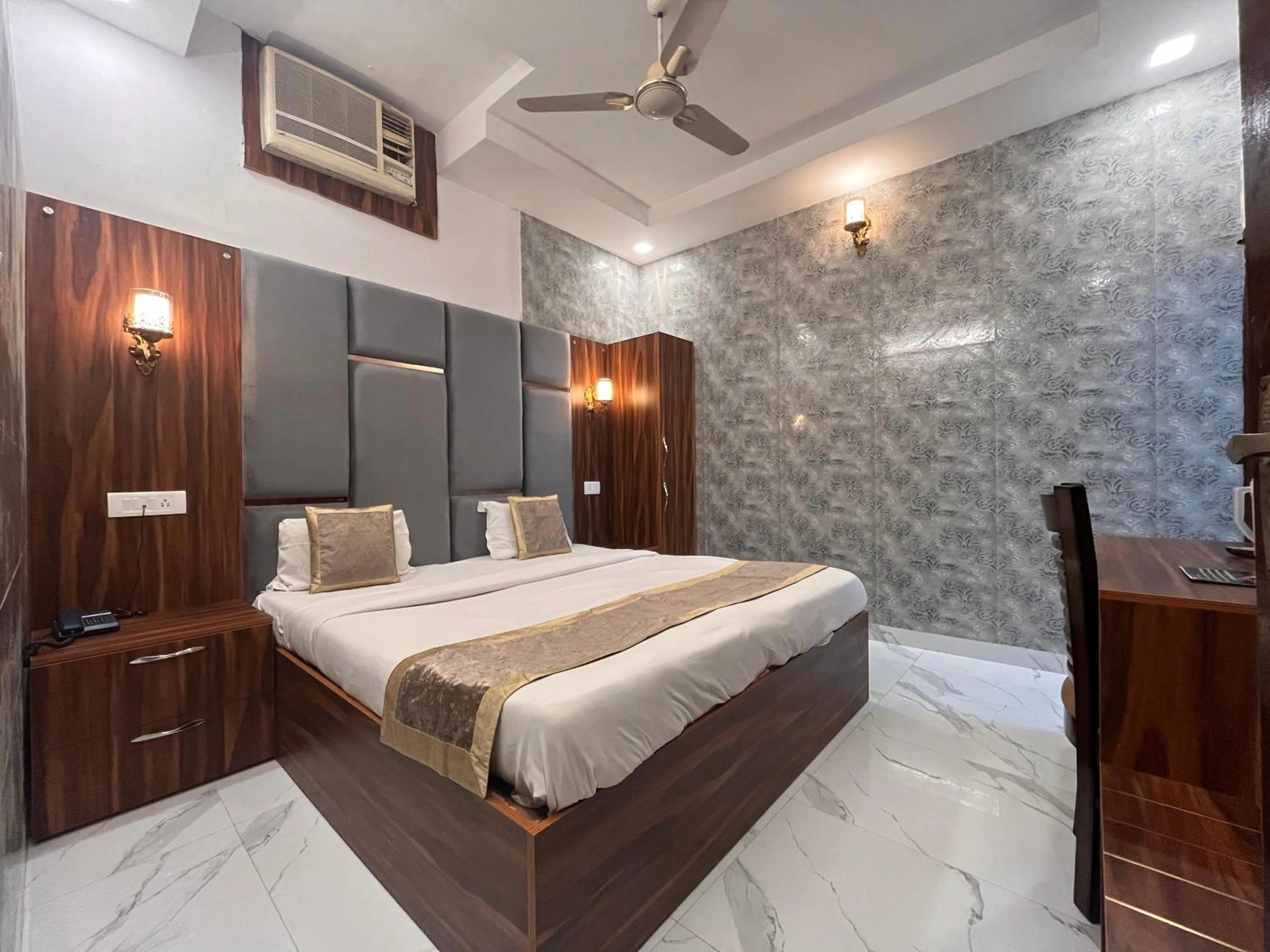 Bed in Hotel Embassy