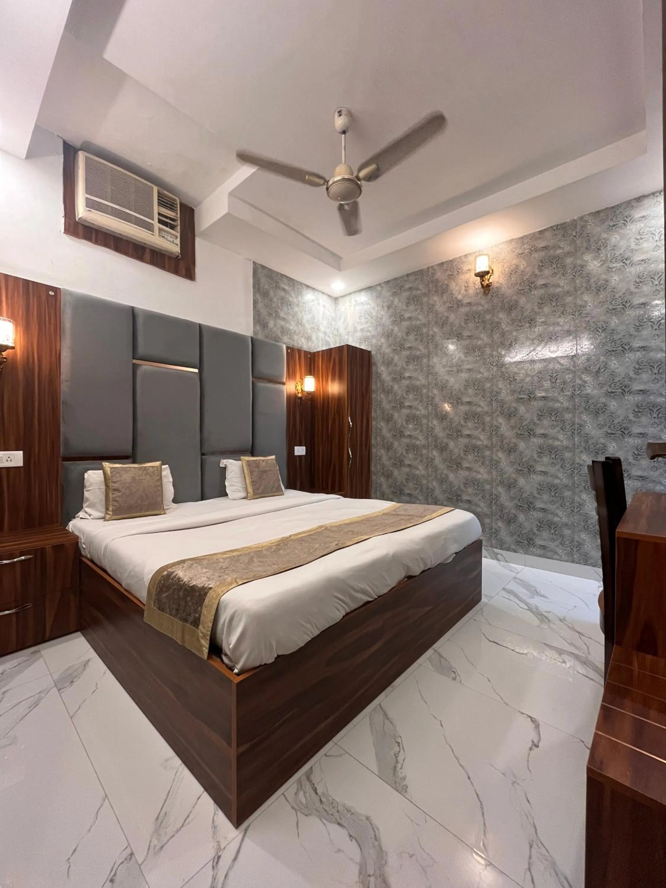 Bed in Hotel Embassy