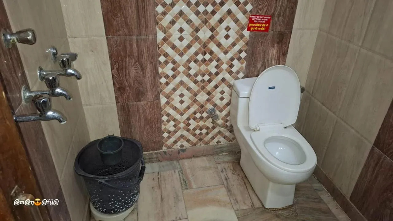 Bathroom in Hotel Embassy