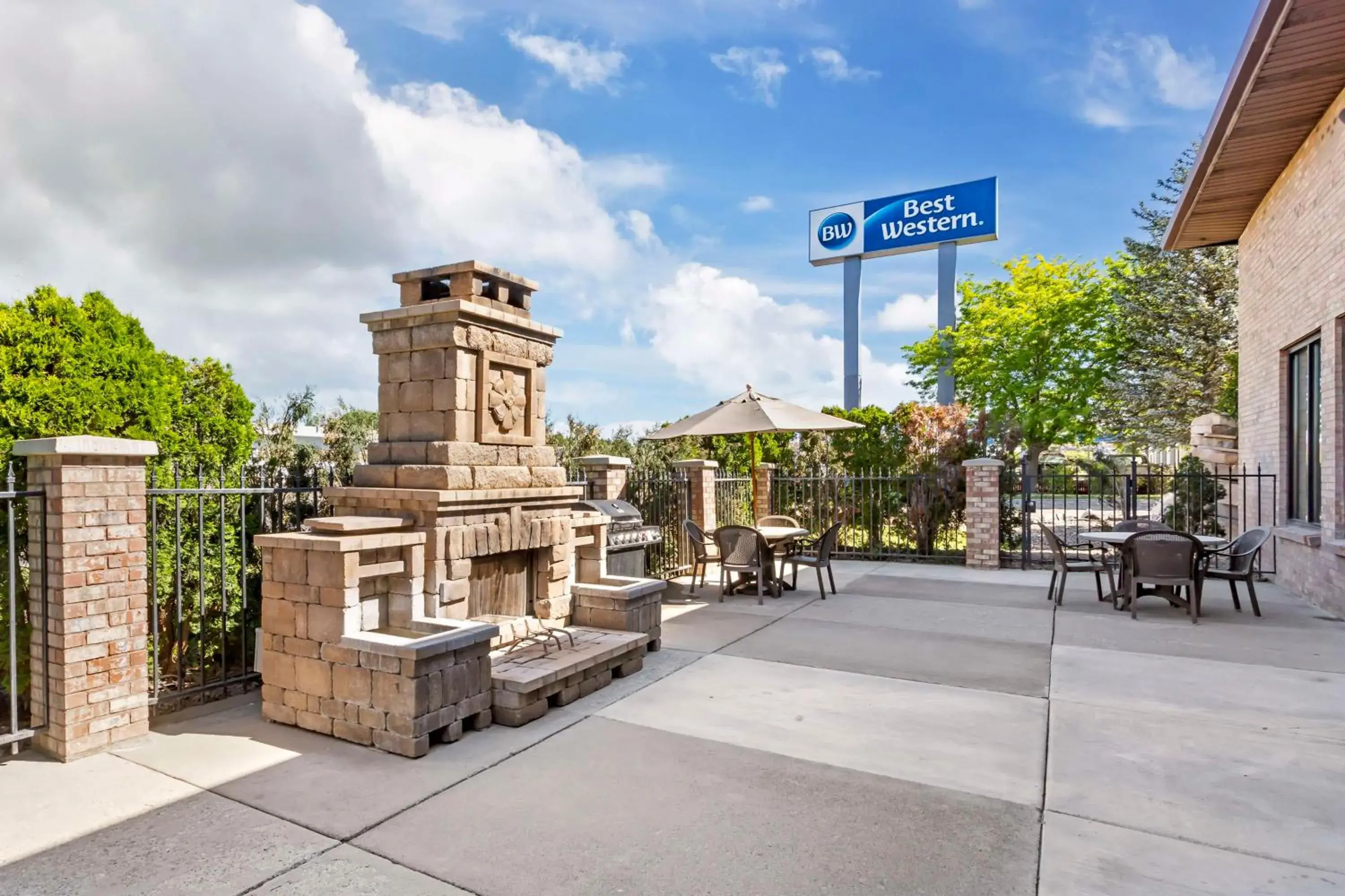 Property building in Best Western Elko Inn Property building in Best Western Elko Inn