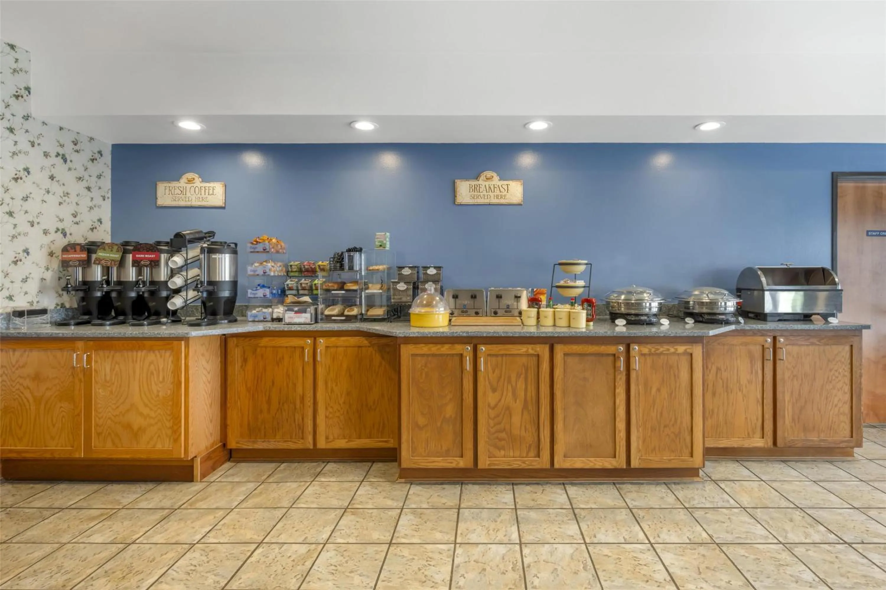 Breakfast in Best Western Bronco Inn