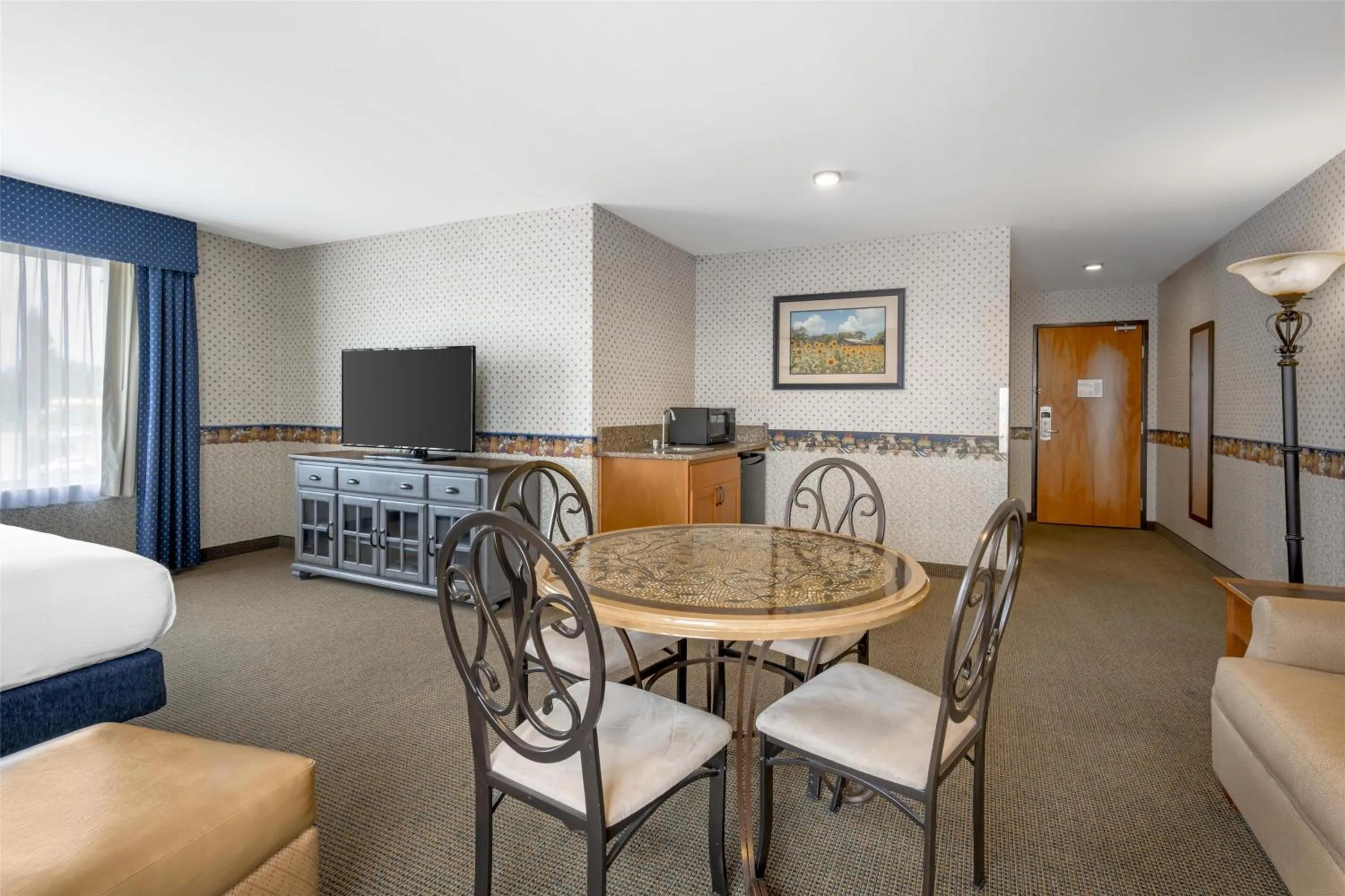 Bedroom, Bed in Best Western Bronco Inn