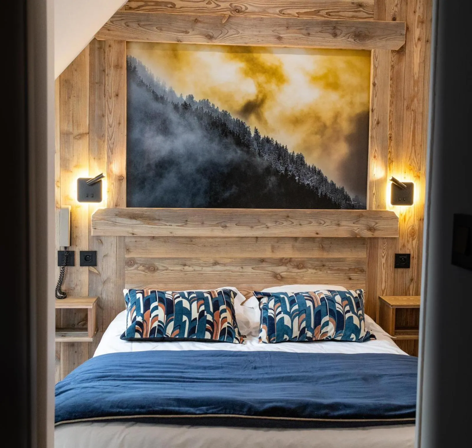 Photo of the whole room, Bed in Chateau De La Muzelle