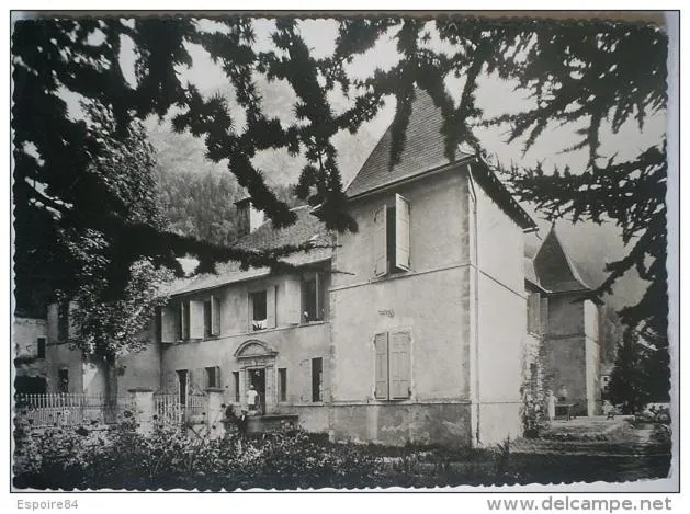 Property building in Chateau De La Muzelle