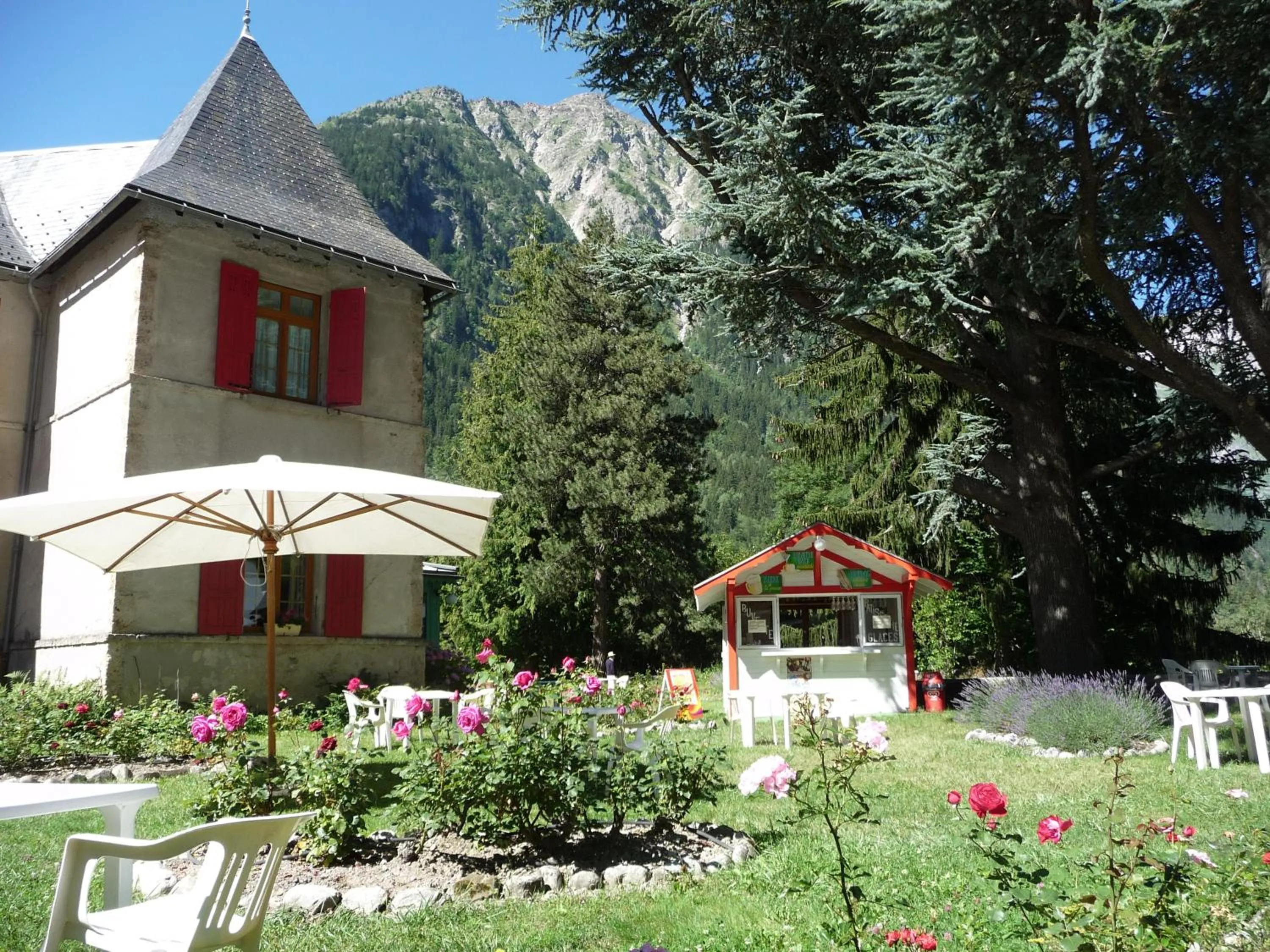 Lounge or bar in Chateau De La Muzelle