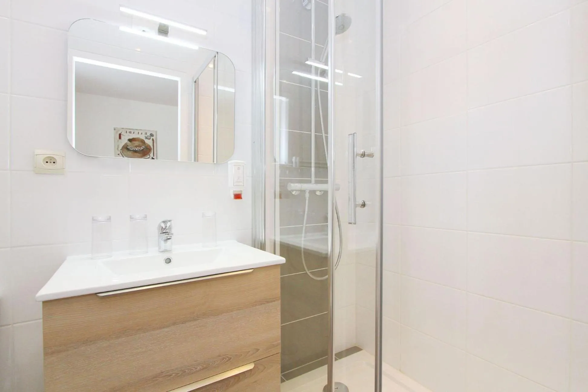 Shower in Chateau De La Muzelle