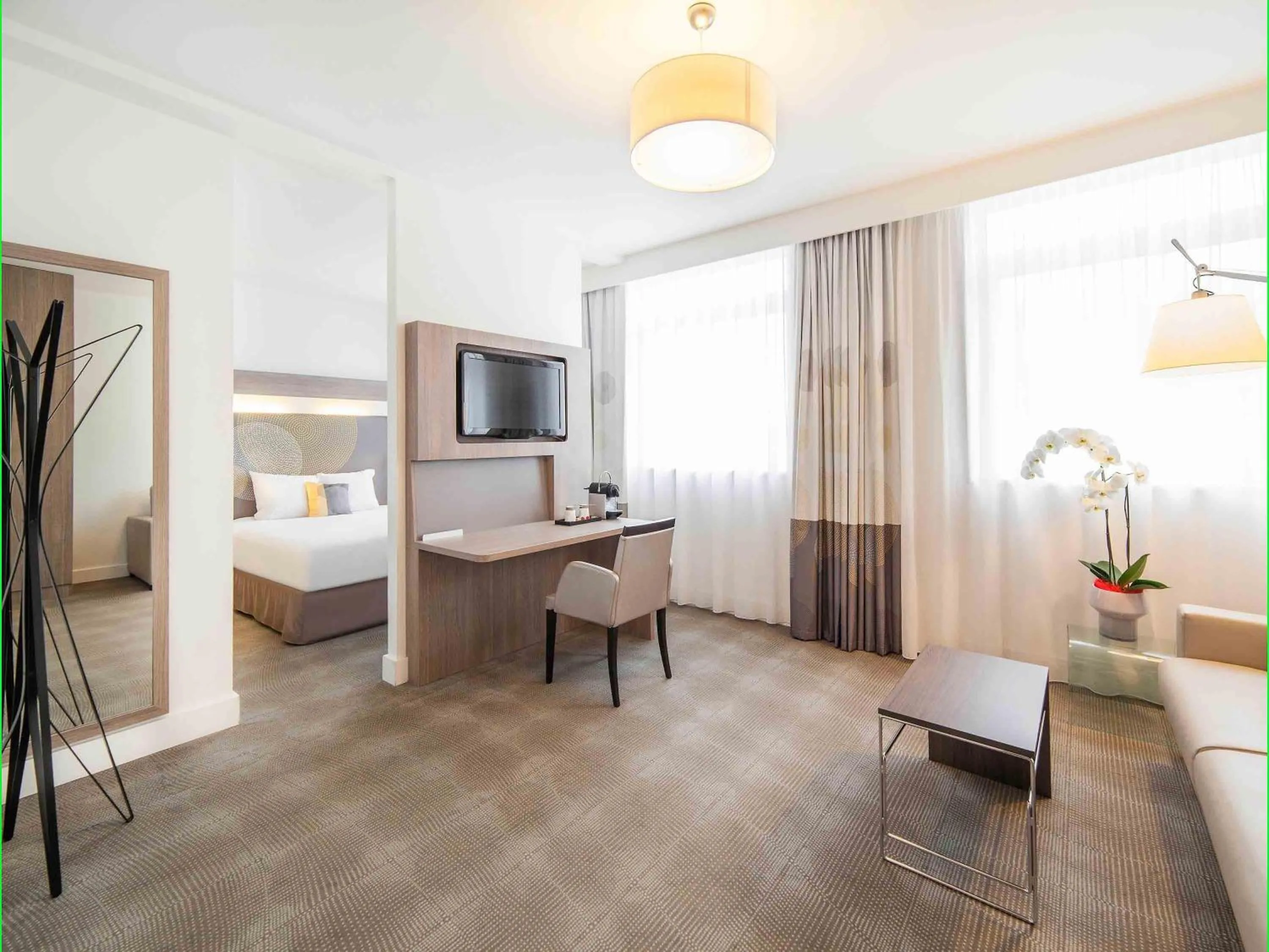 Property building, Bed in Novotel SPA Rennes Centre Gare