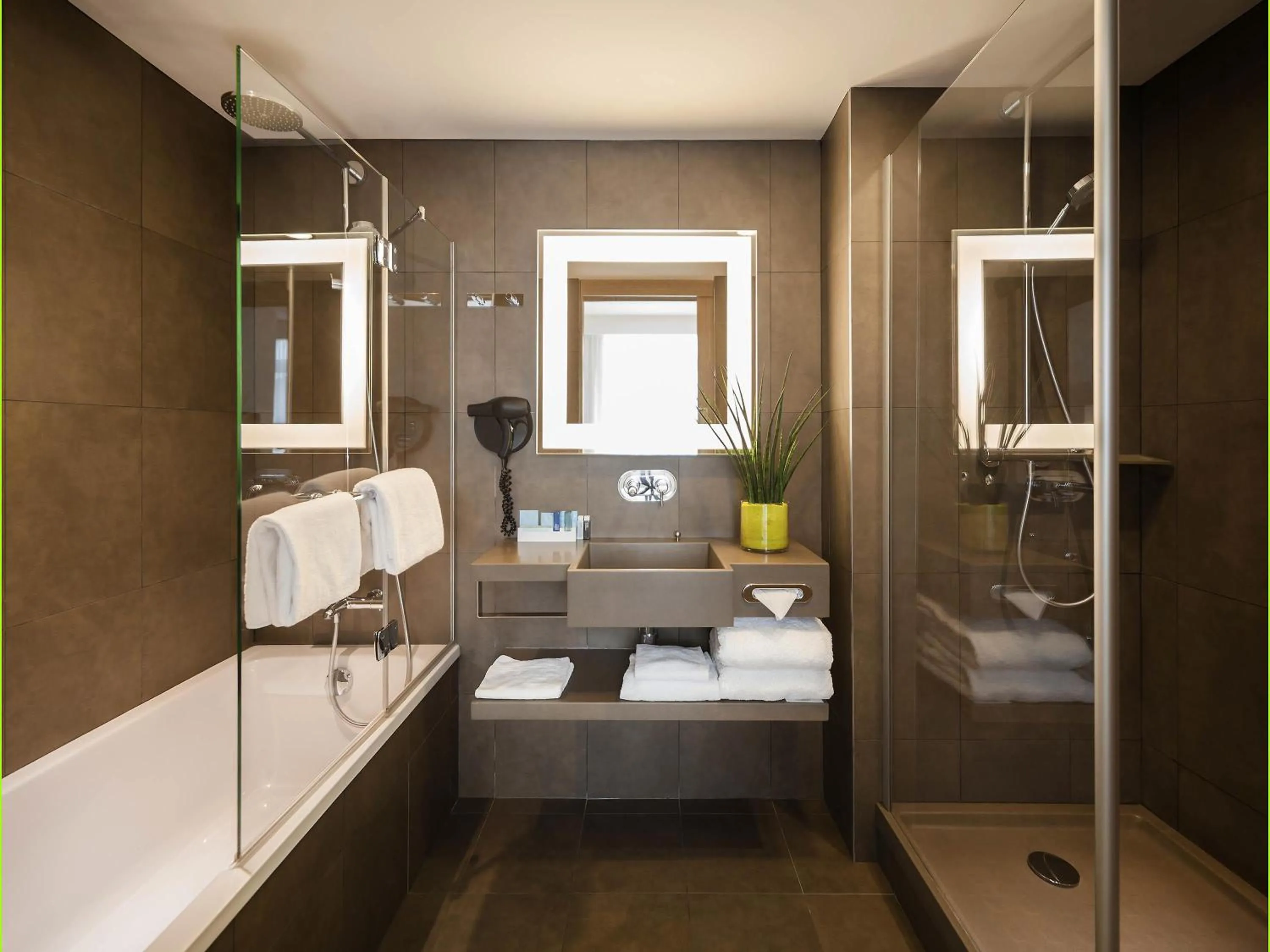 Bedroom, Bed in Novotel SPA Rennes Centre Gare