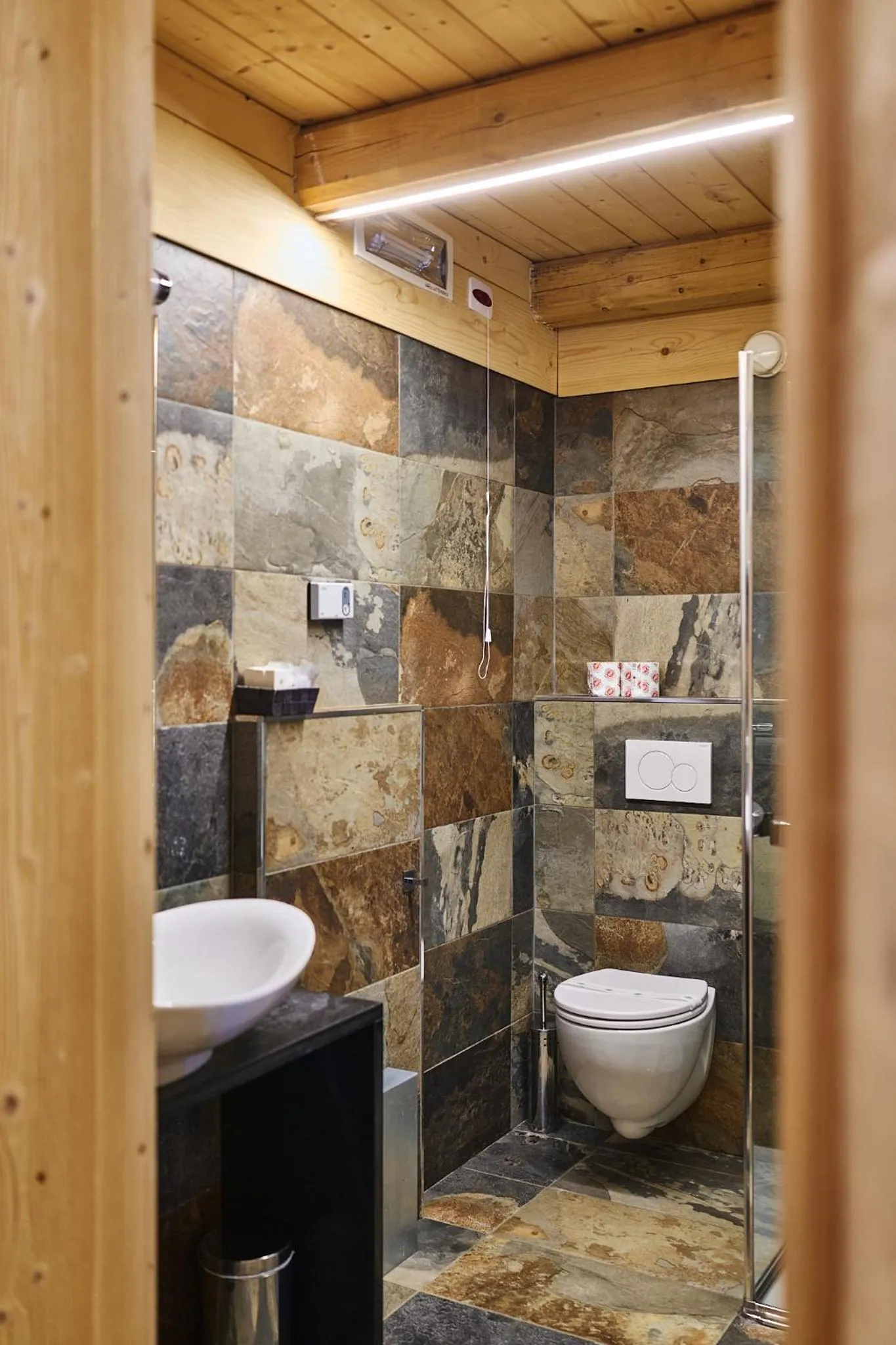 Bathroom in Chalet Morel 1586 Hotel & Spa