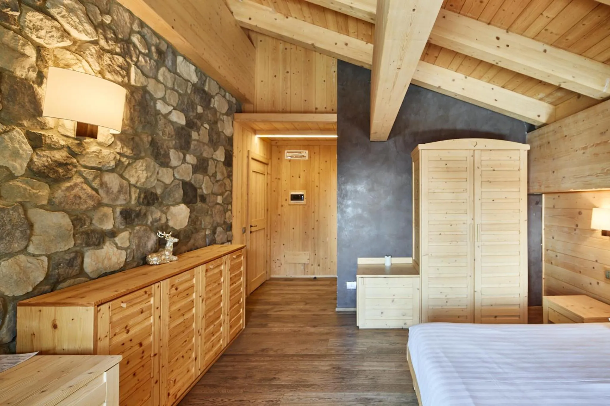 Bedroom, Bed in Chalet Morel 1586 Hotel & Spa