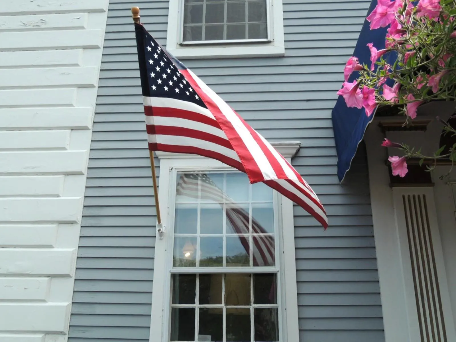 Facade/entrance in Olde Tavern Motel and Inn - Cape Cod