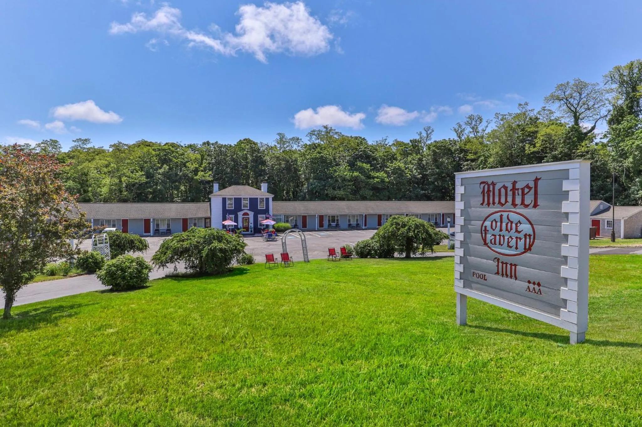 Property building in Olde Tavern Motel and Inn - Cape Cod