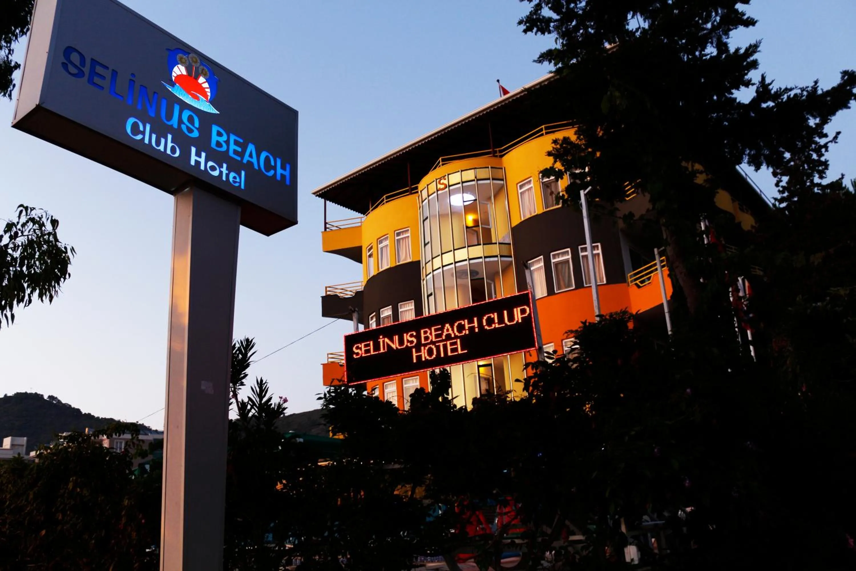 Garden in Selinus Beach Club Hotel