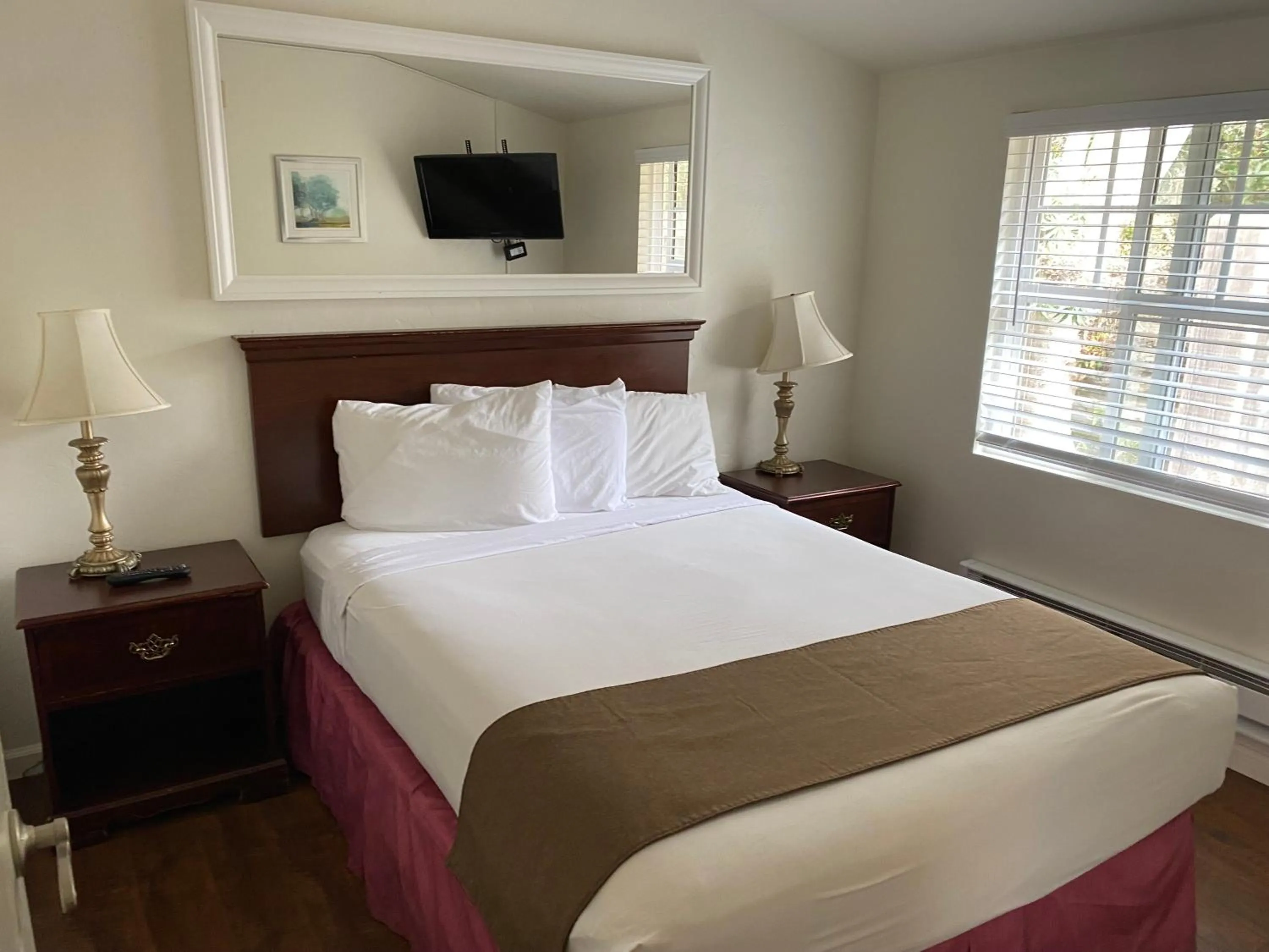 Bed in Bide-A-Wee Inn and Cottages