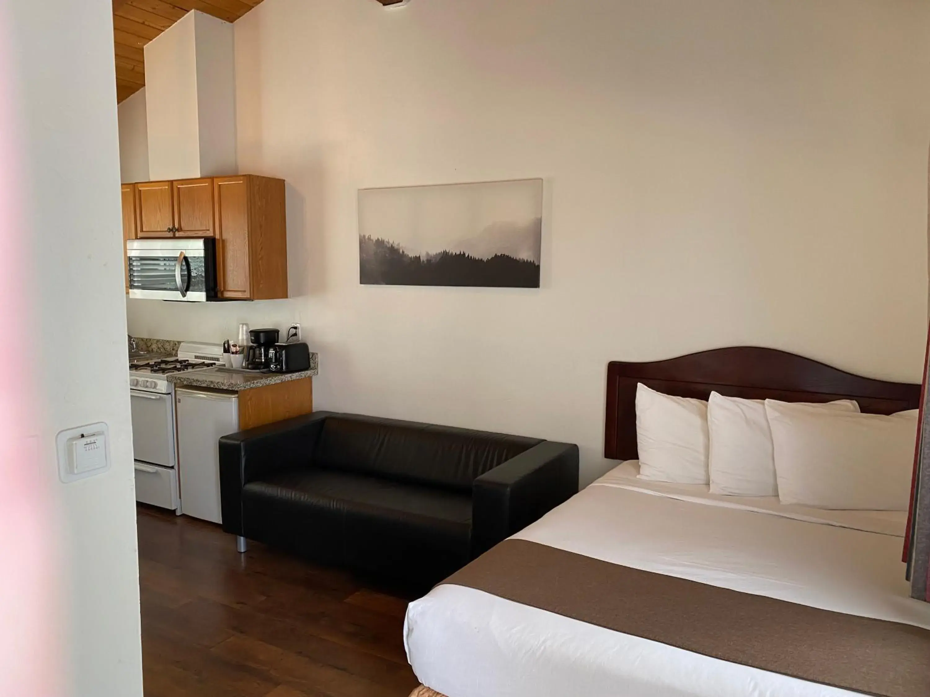 Bedroom, Bed in Bide-A-Wee Inn and Cottages Bedroom, Bed in Bide-A-Wee Inn and Cottages