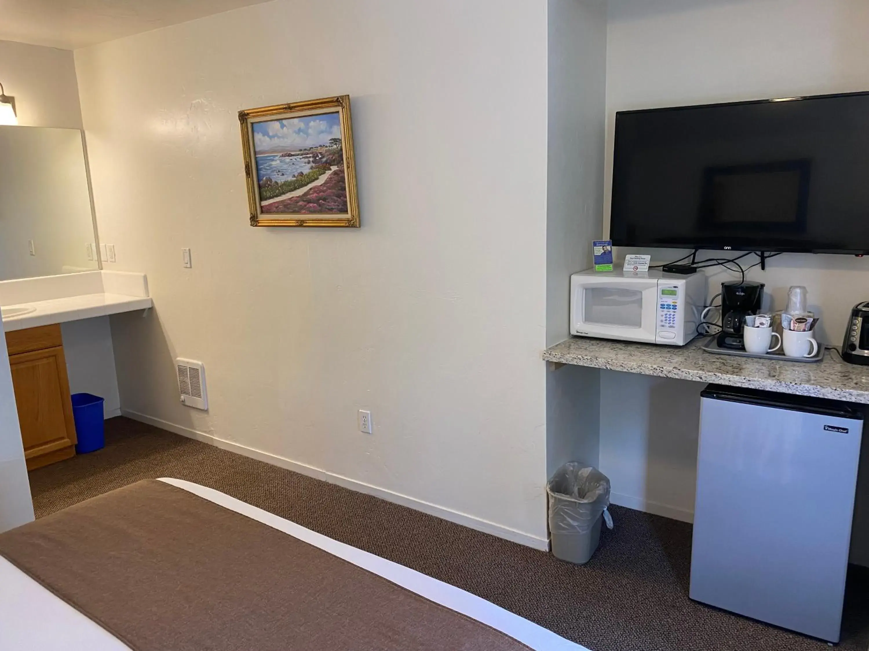 TV and multimedia in Bide-A-Wee Inn and Cottages TV and multimedia in Bide-A-Wee Inn and Cottages