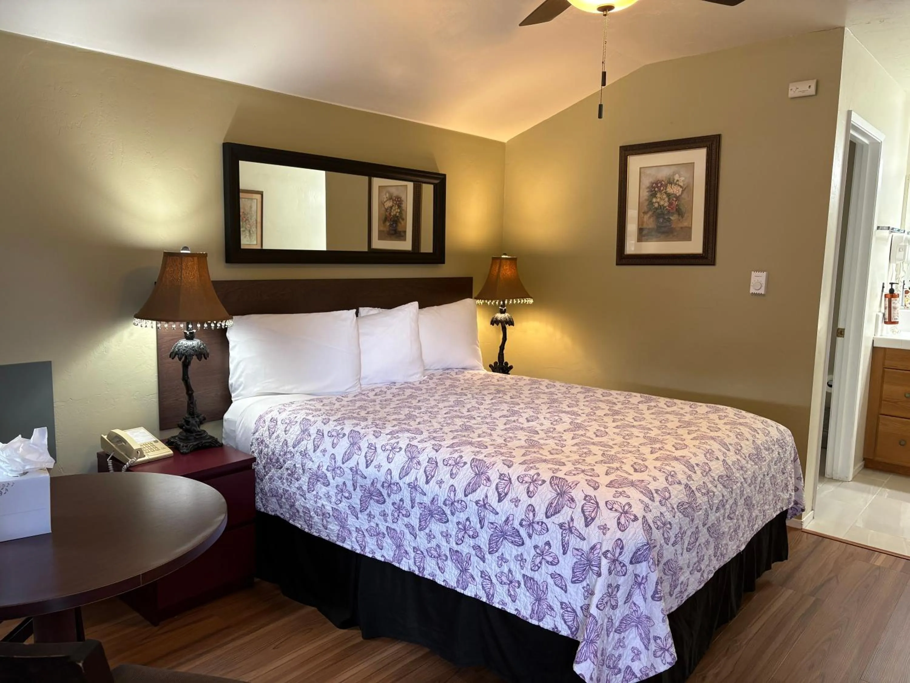 Bed in Bide-A-Wee Inn and Cottages